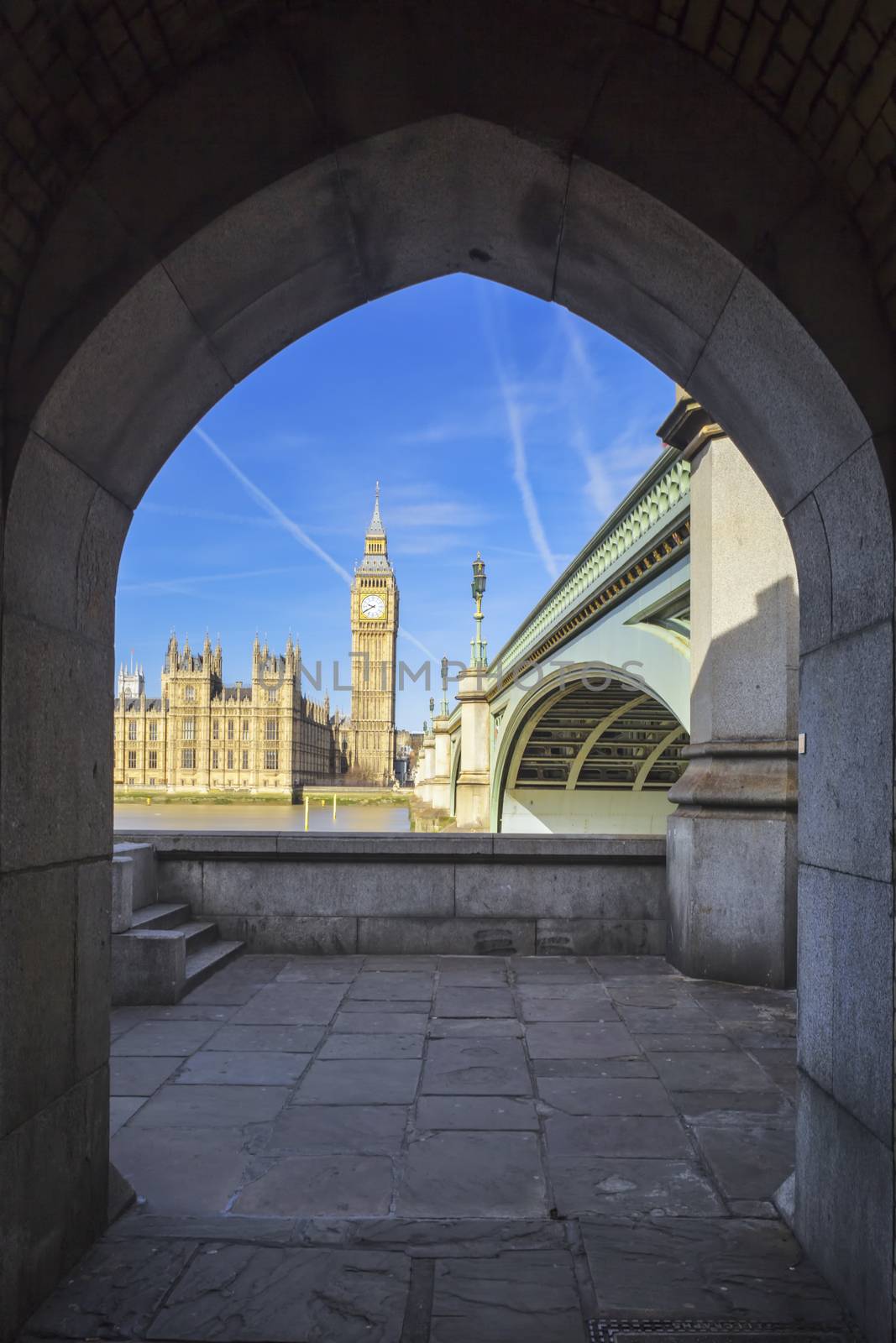 Big Ben through the pedestrian tunnel by vwalakte