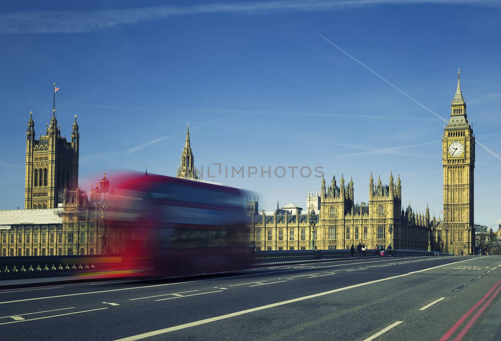 Ben and bus crossing the bridge by vwalakte