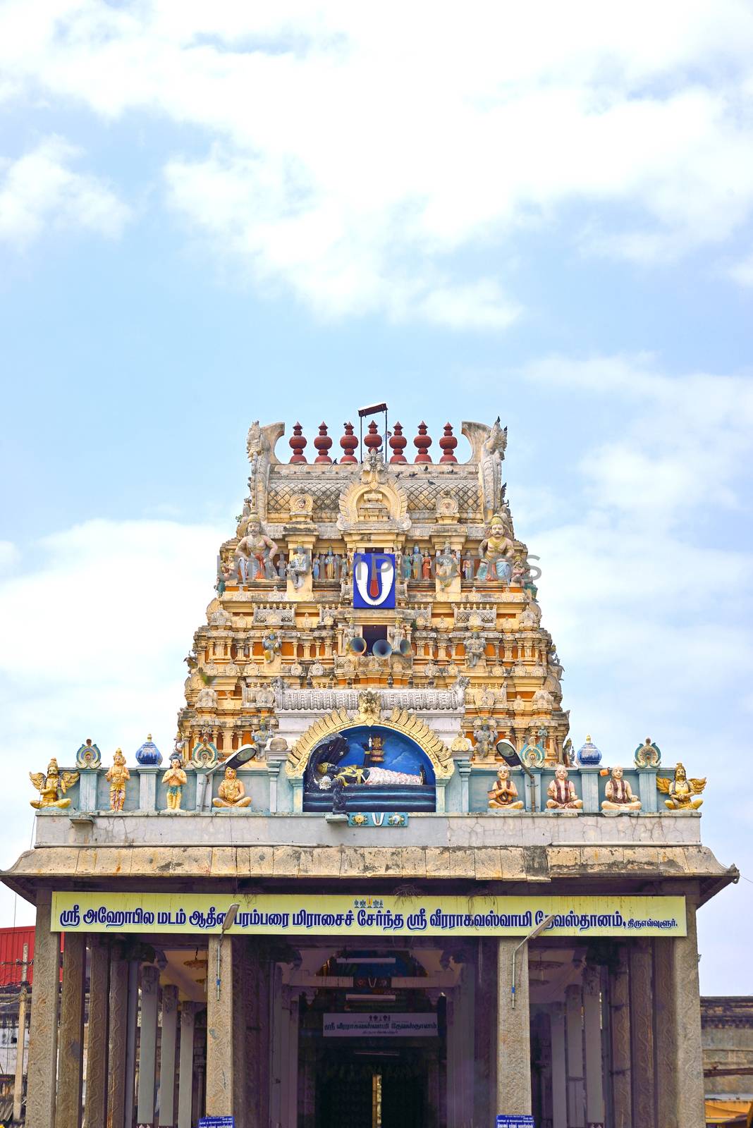 Beautiful sculptures at the gopuramofVeeraraghavar temple in Tiruvallur