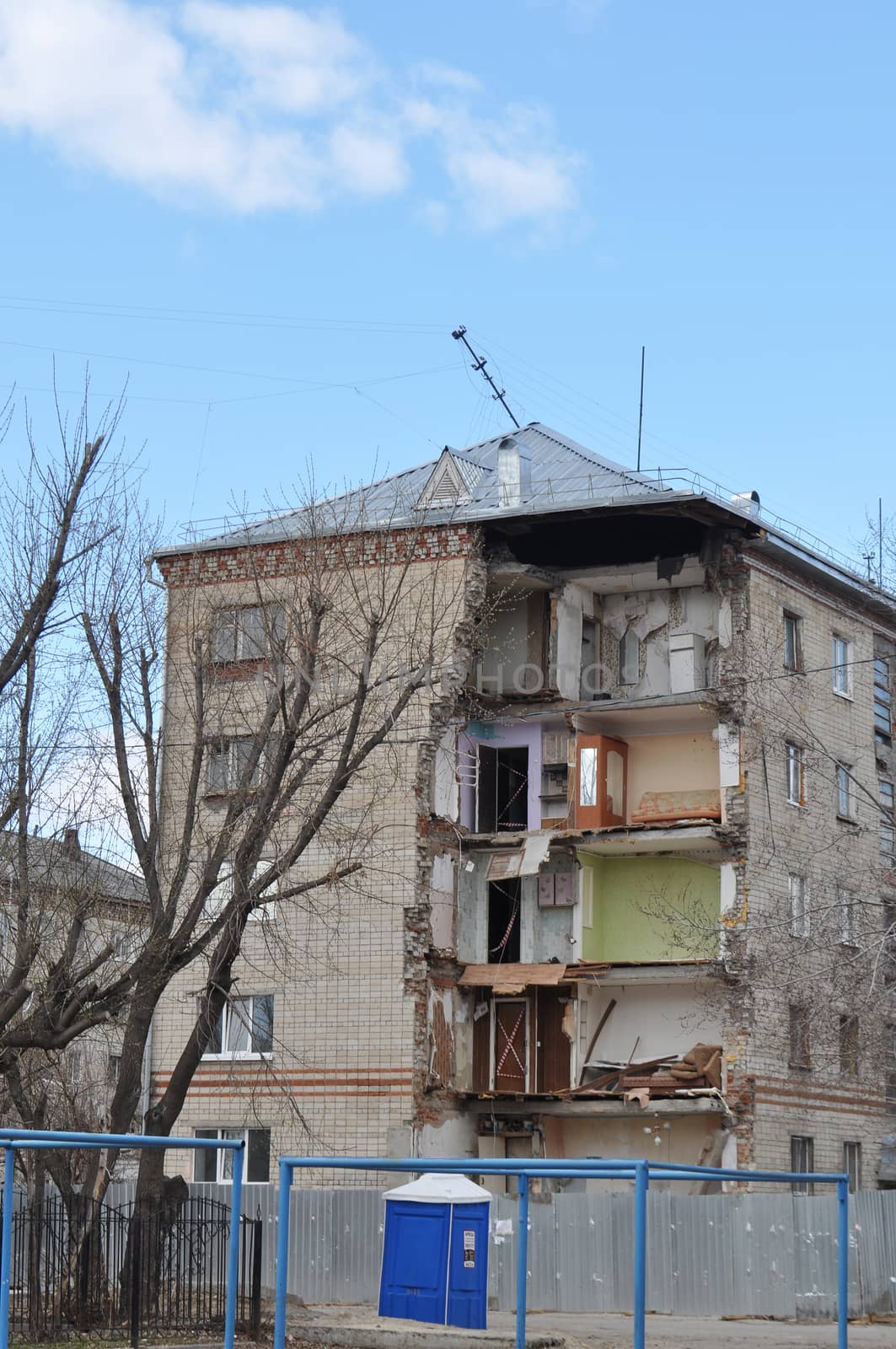 Collapse of a corner of the inhabited five-floor house. Tyumen,  by veronka72