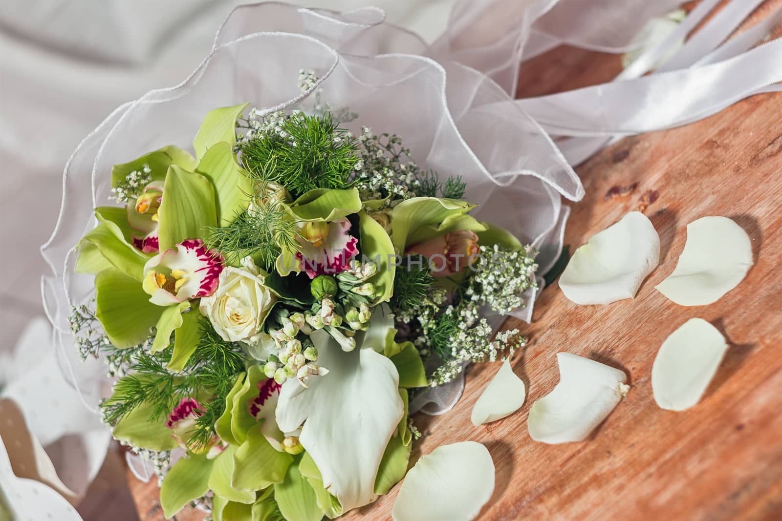 bouquet of flowers on an old wooden base