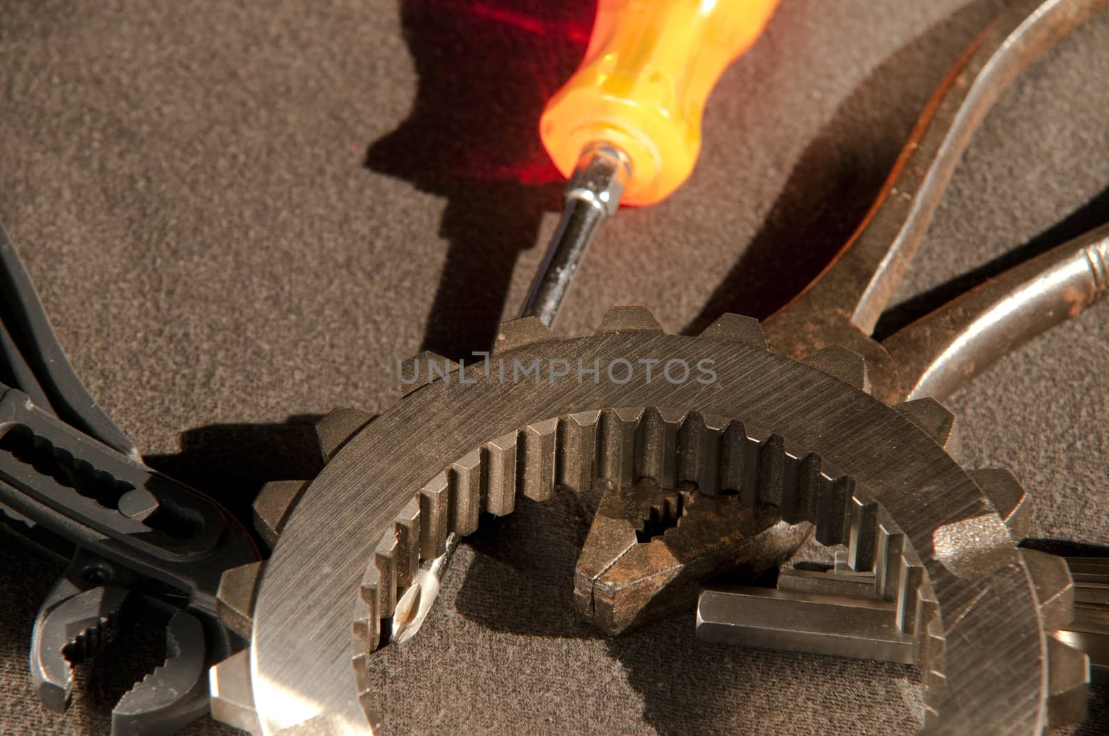 instruments, tools and clutch to perform work on mechanical parts