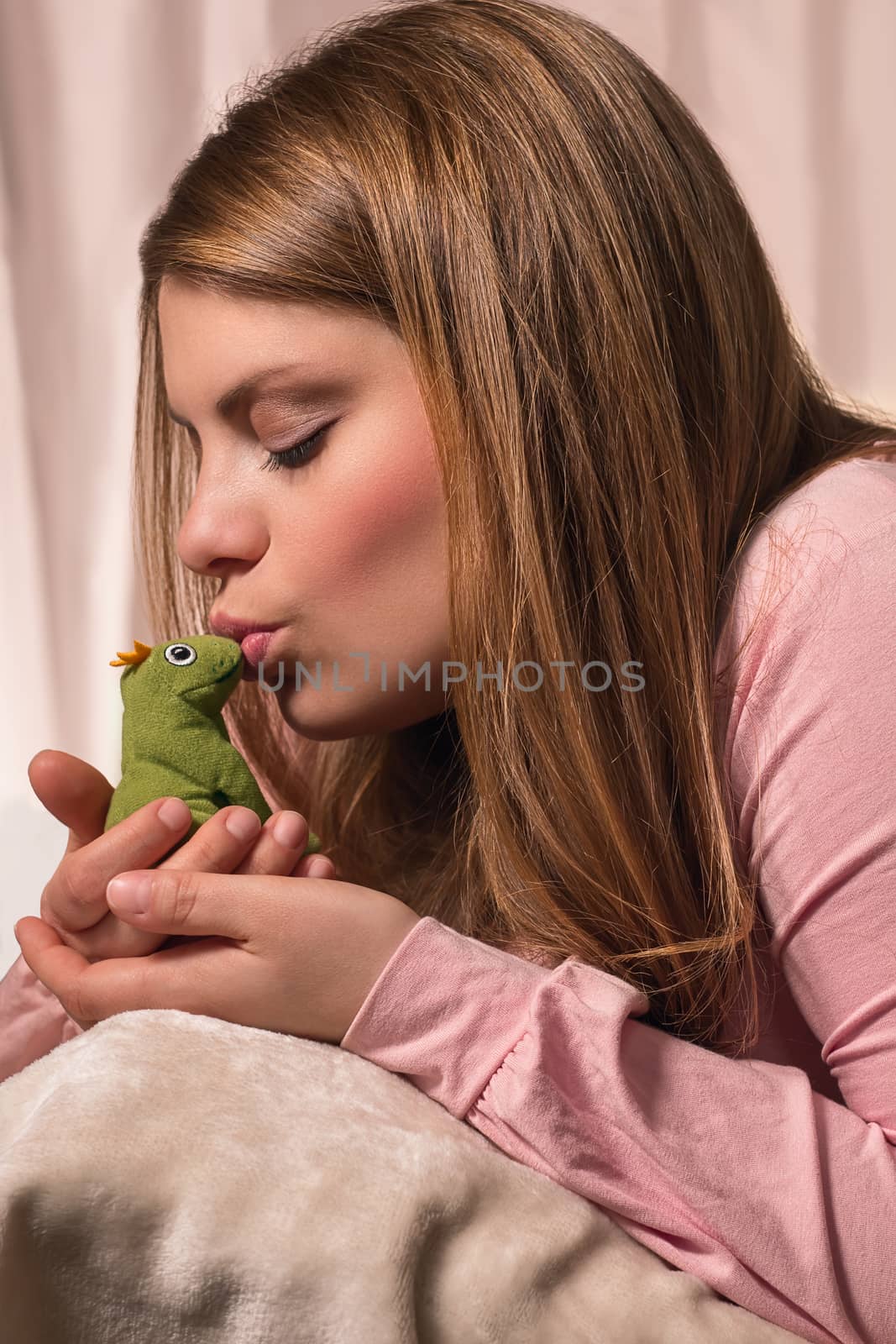 girl kisses frog for it to become a prince