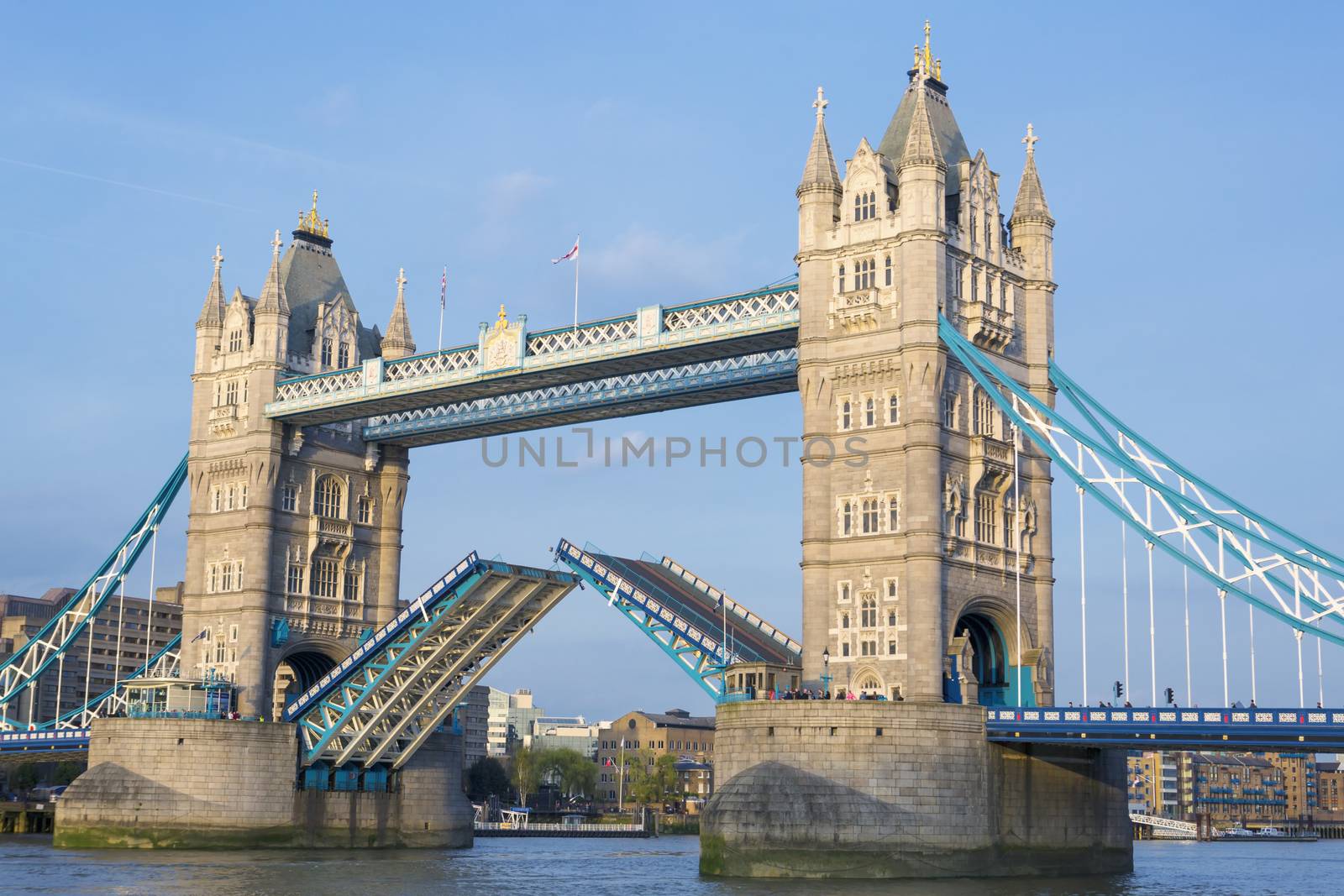 Tower Bridge, London.  by vwalakte