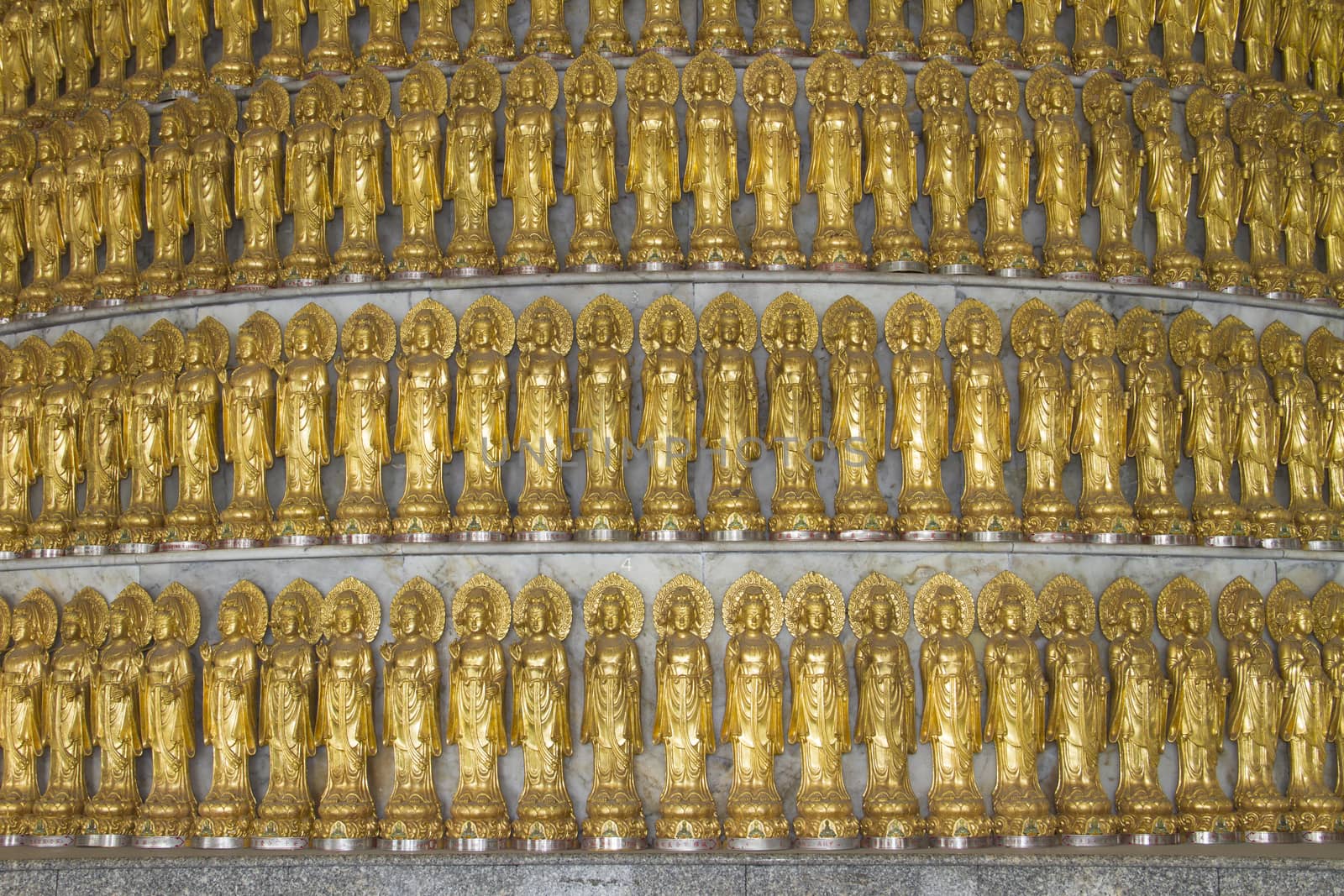 The white jade bodhisattva guan yin pavillion; The most beautiful statue of chaste, the best in southem Thailand.
