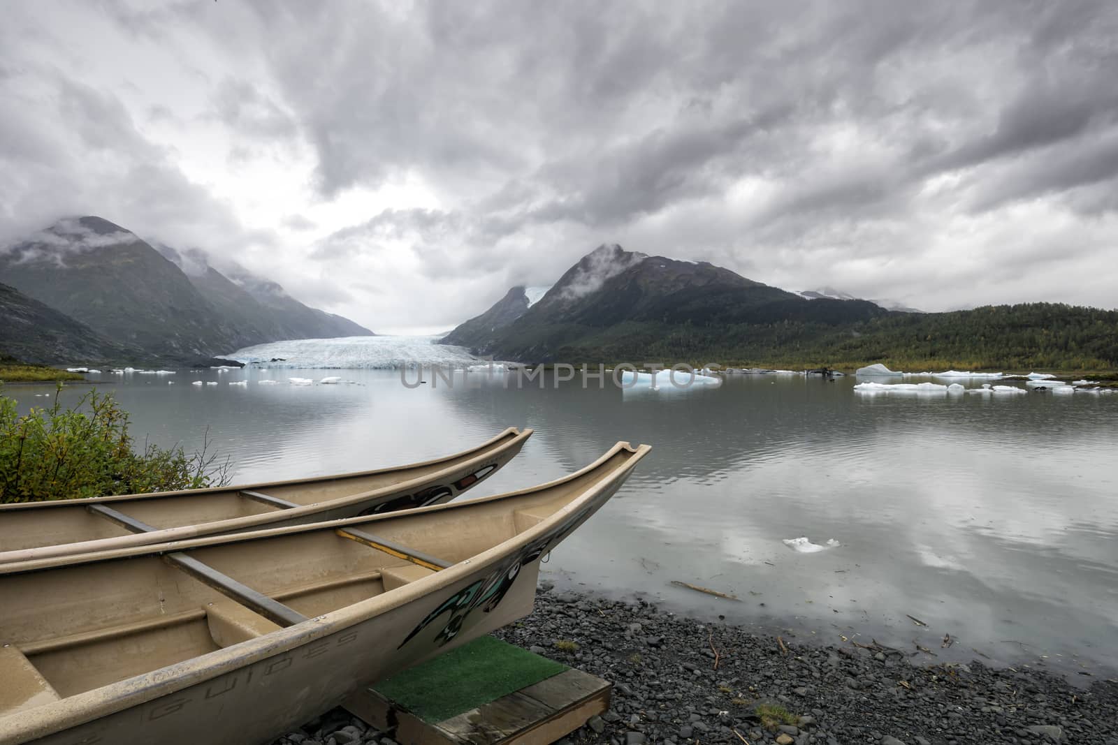 Alaska Float Trip - Glacier Lake Shore by leieng