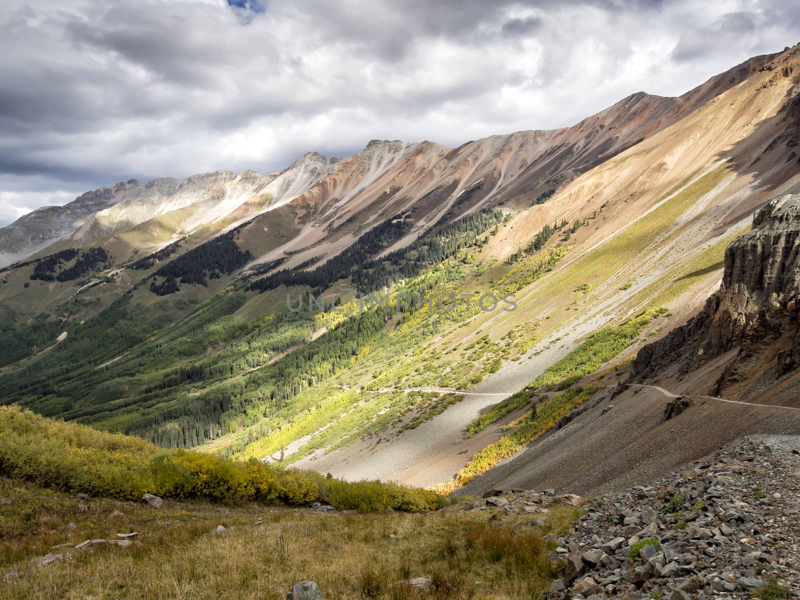 Colorado Mountain Pass by leieng
