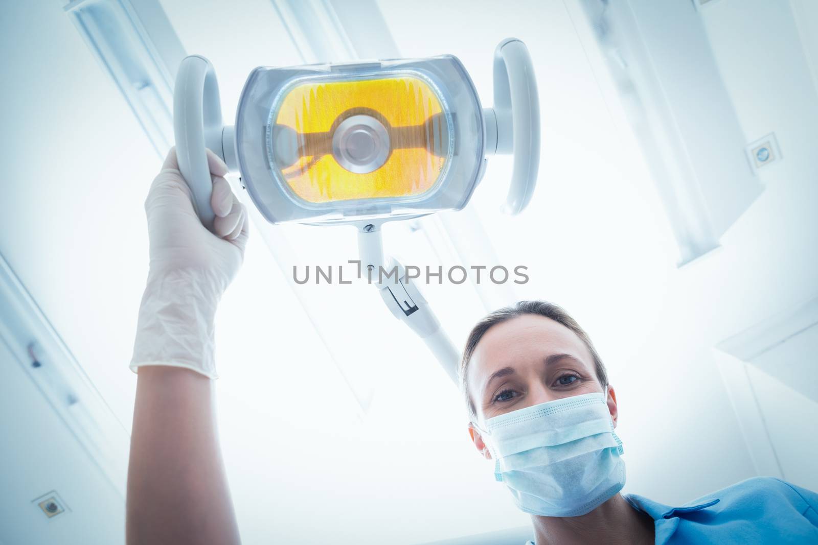 Female dentist adjusting light by Wavebreakmedia