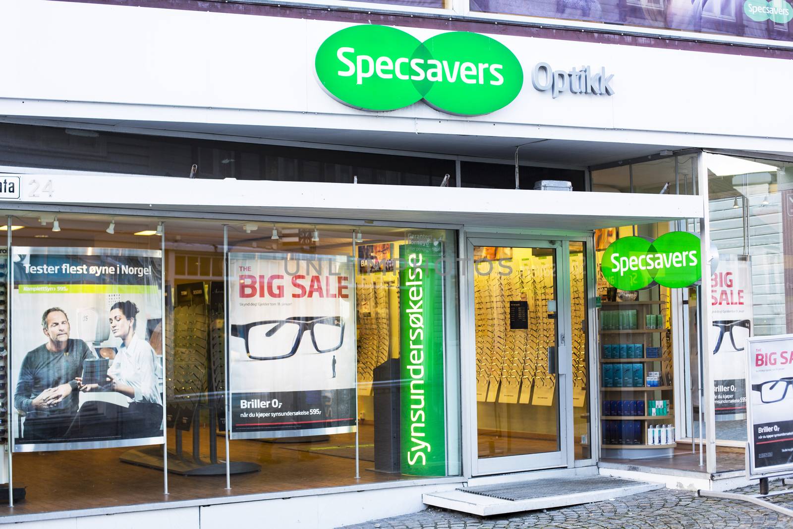 Specsavers Options Shop in Stavanger Norway by Whiteboxmedia
