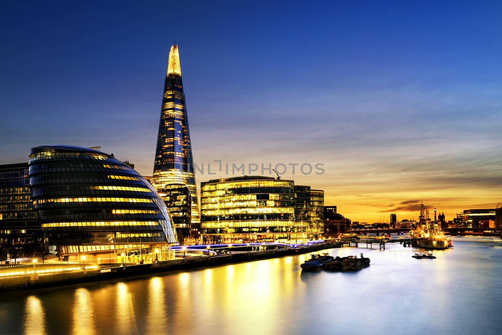 New London city hall at sunset, panoramic view from Thames river