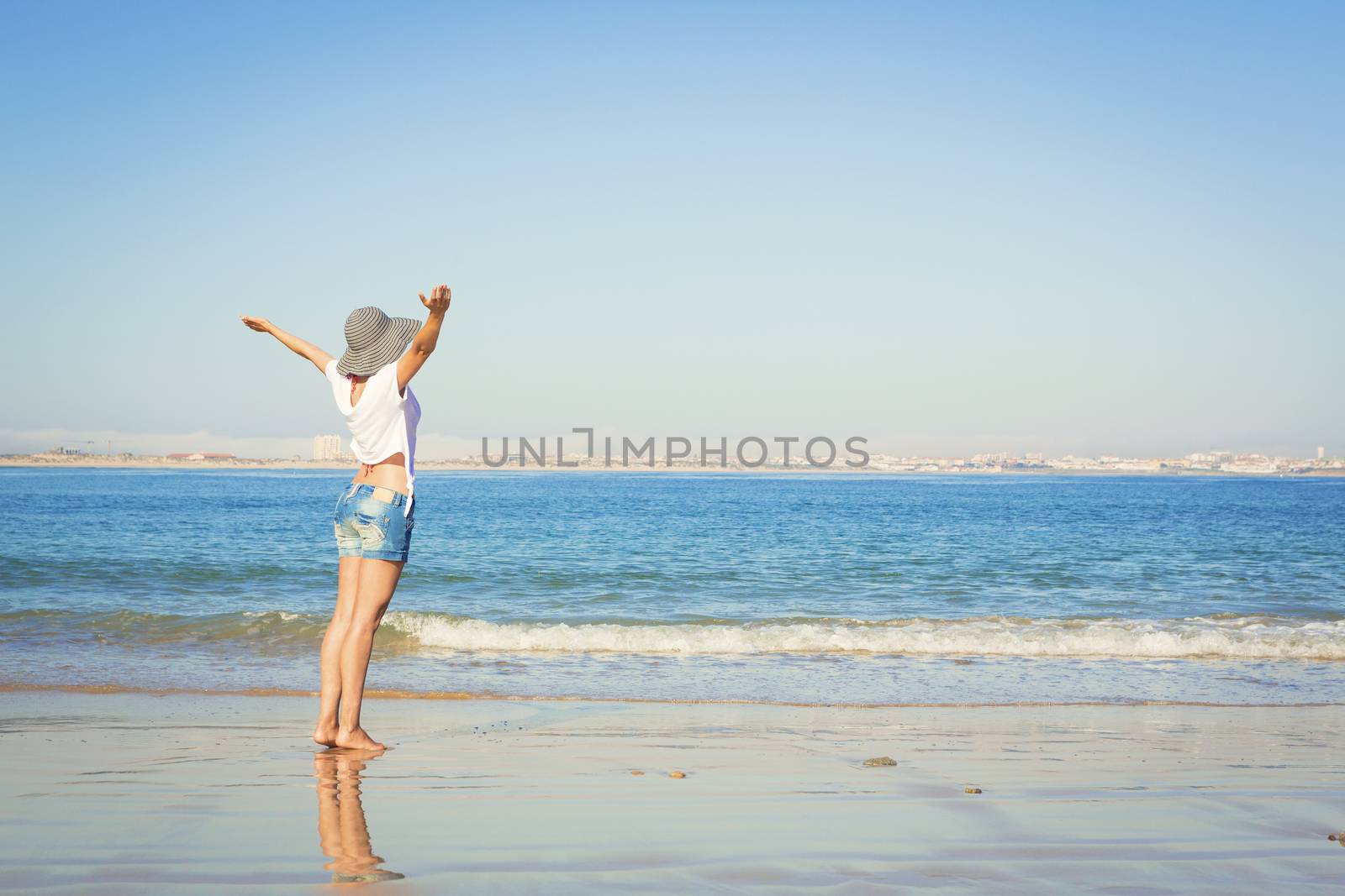 Beautiful young woman enjoying the beach 