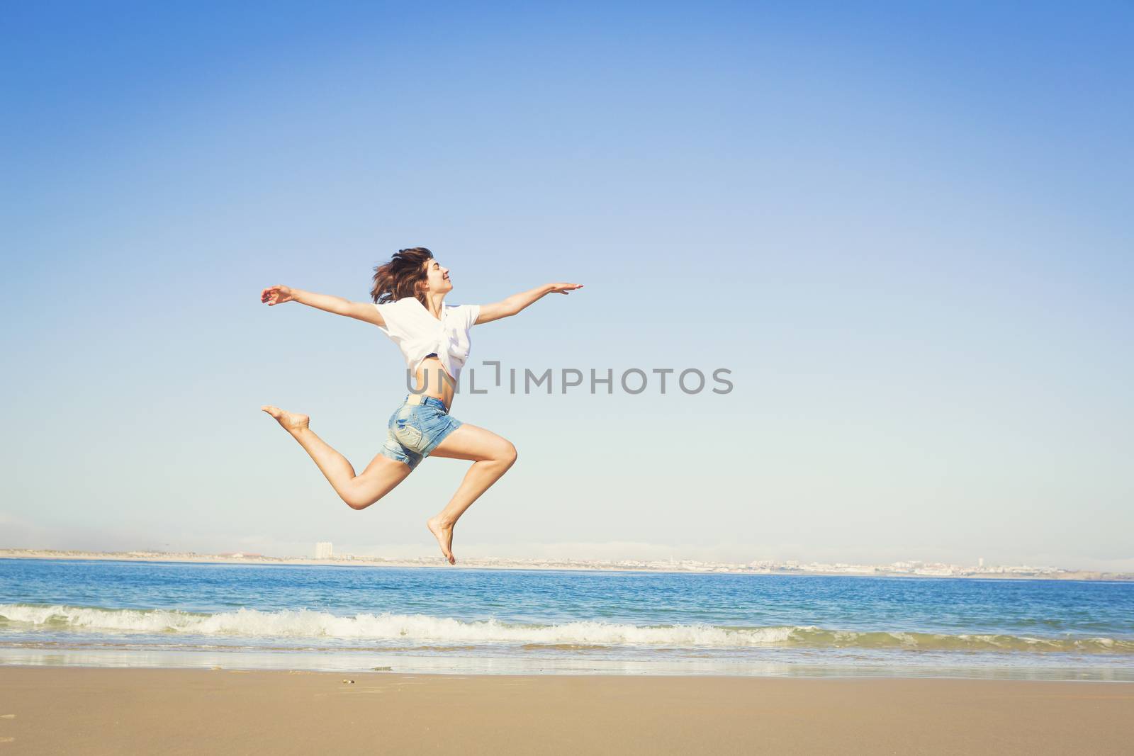 Beautiful young woman enjoying the beach 