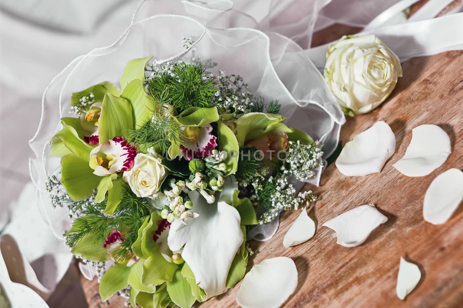 bouquet of flowers on an old wooden base