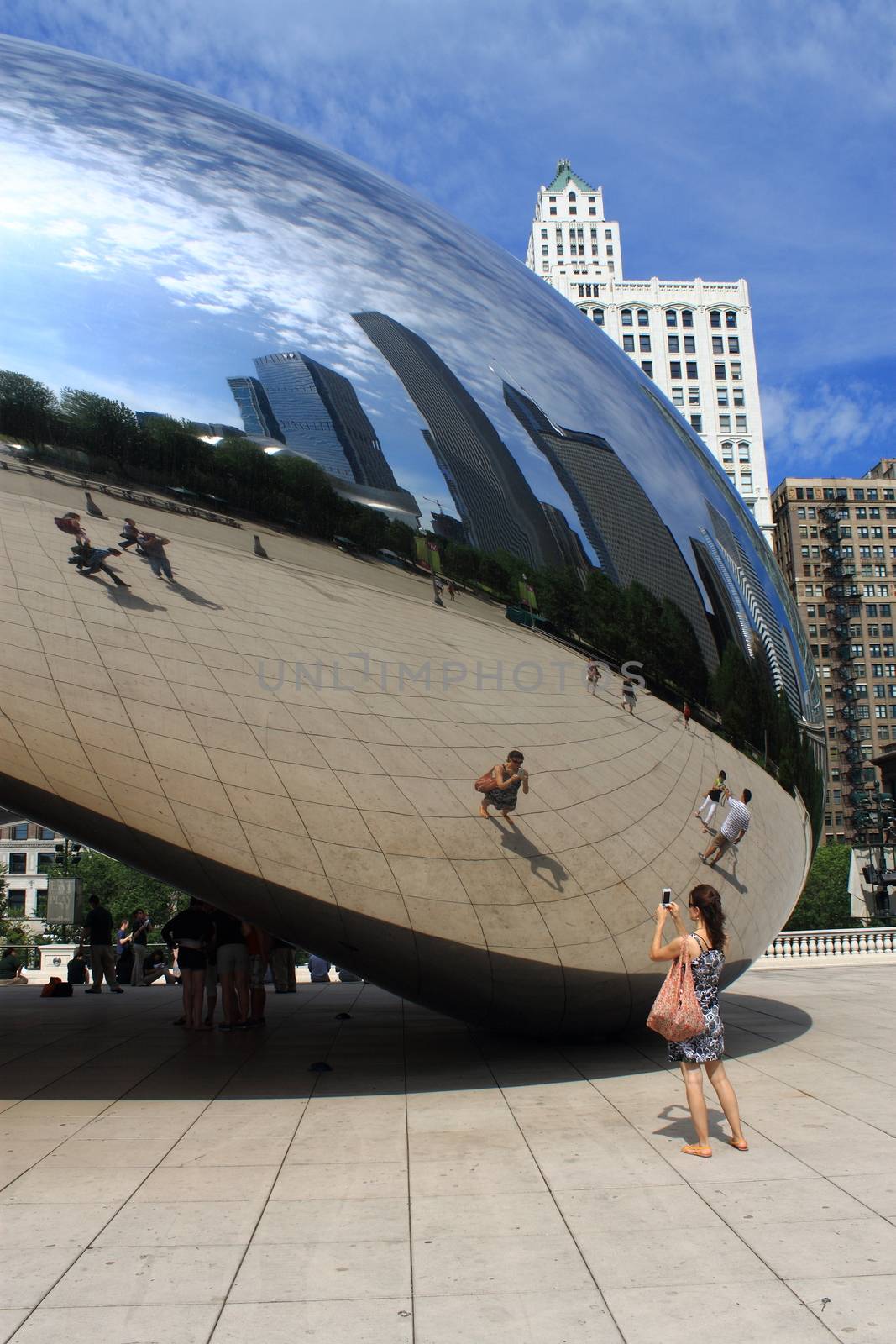 Chicago Cloud Gate Sculpture by Ffooter