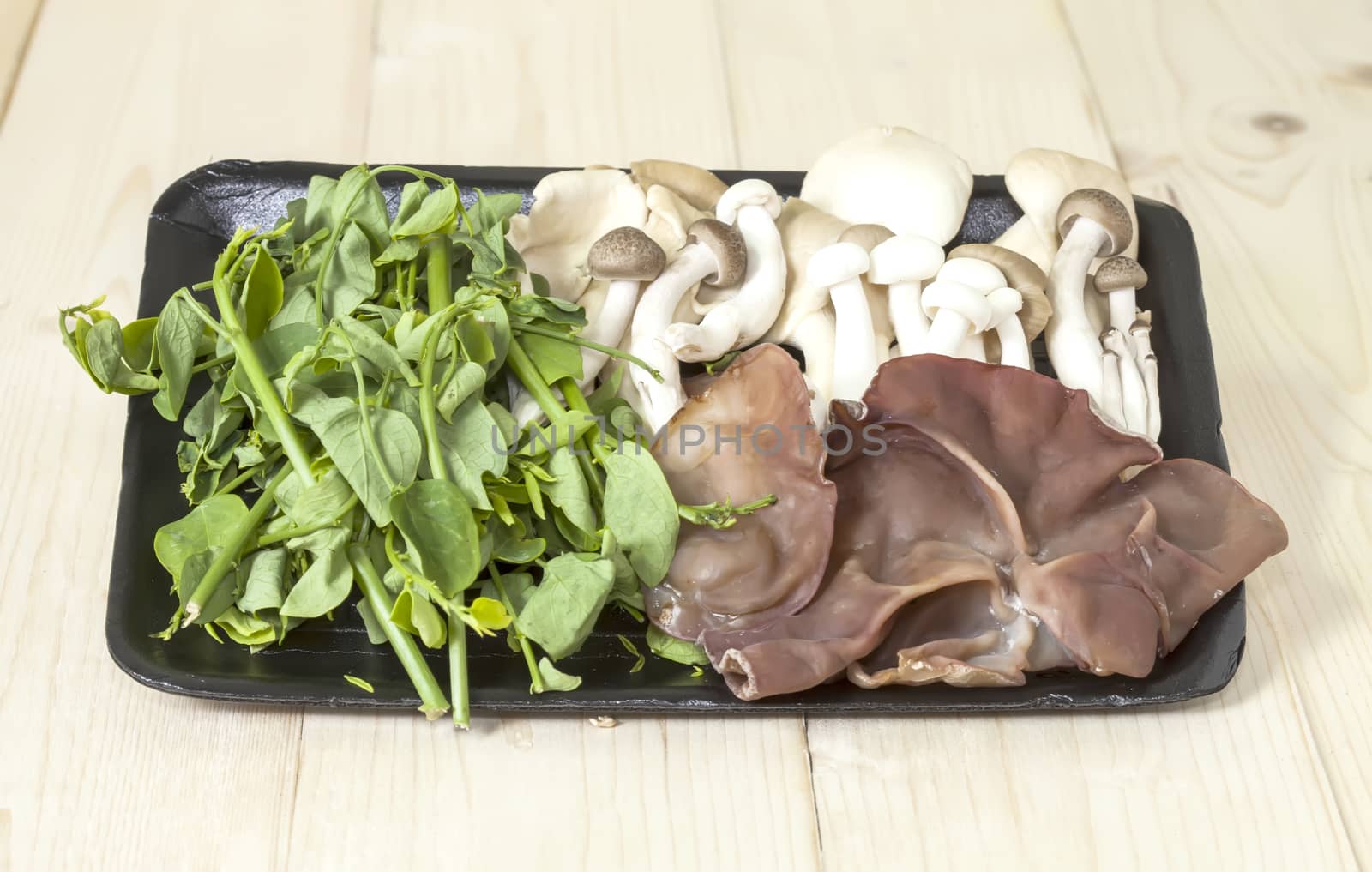 Food pack mushrooms and vegetable 