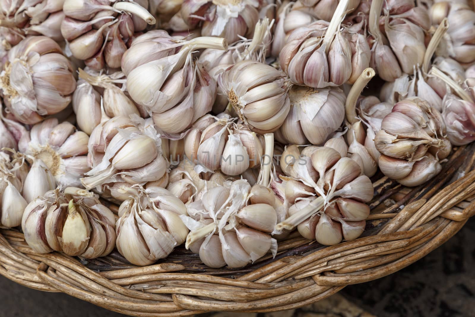 Garlic in a basket by simas2