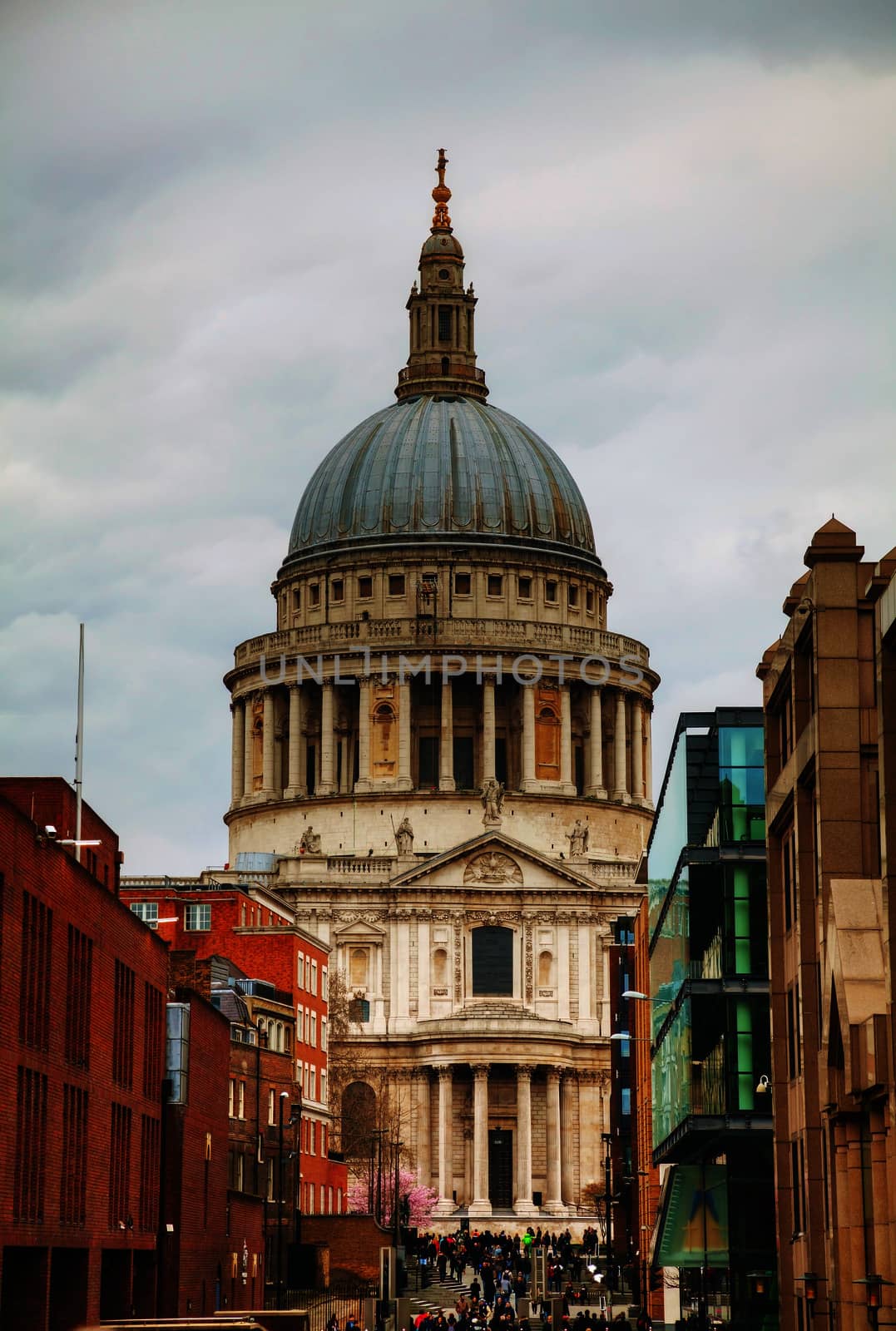Saint Paul cathedral in London by AndreyKr