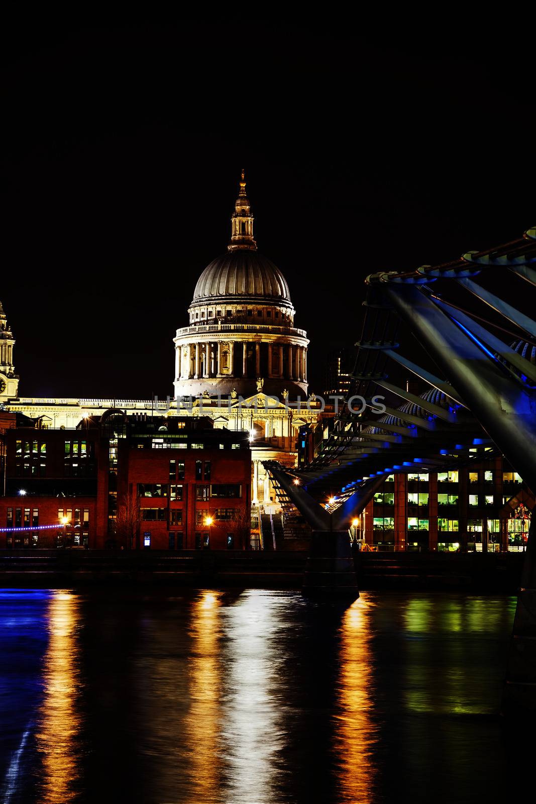 Saint Paul's cathedral in London by AndreyKr