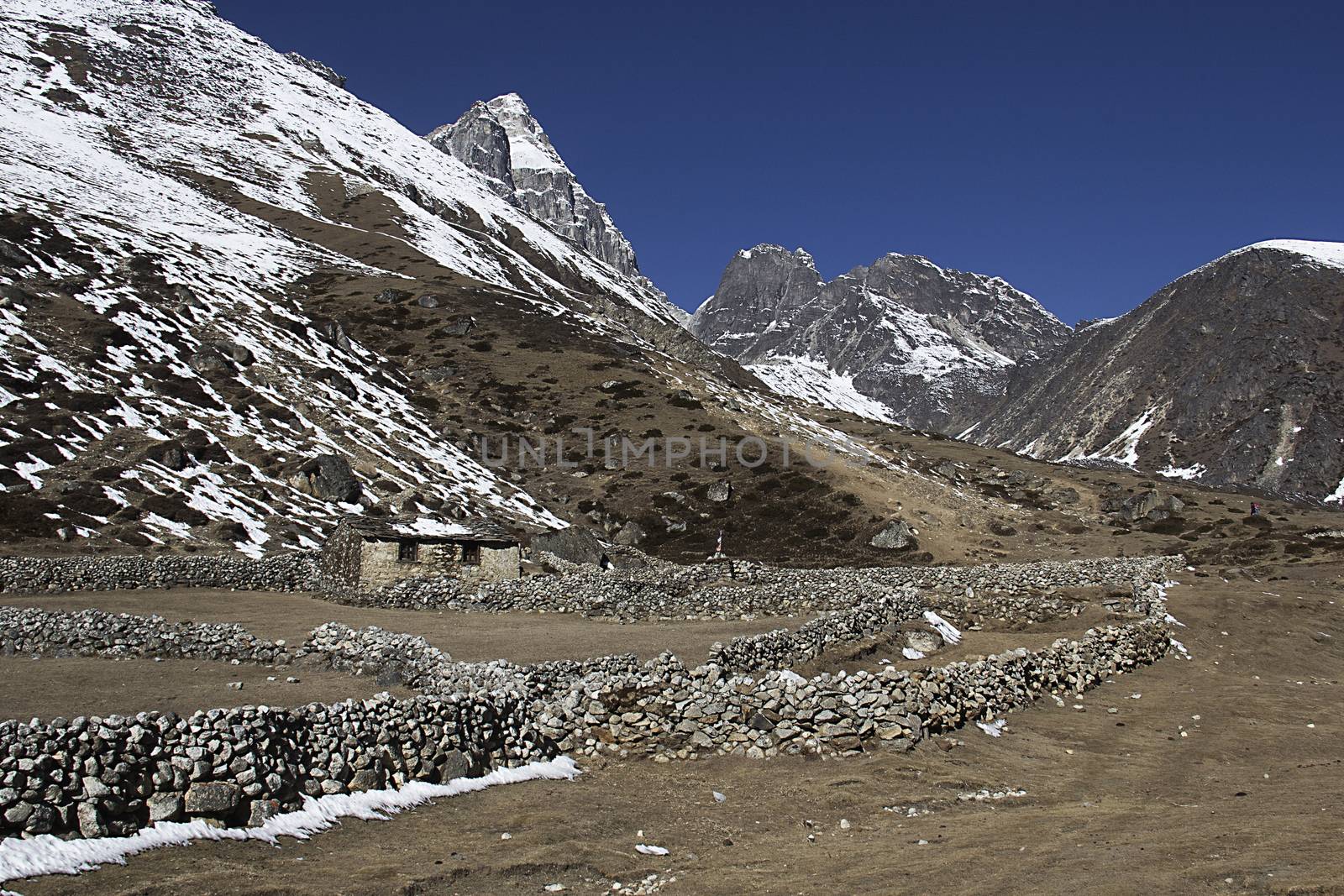 gokyo valley in himalayas