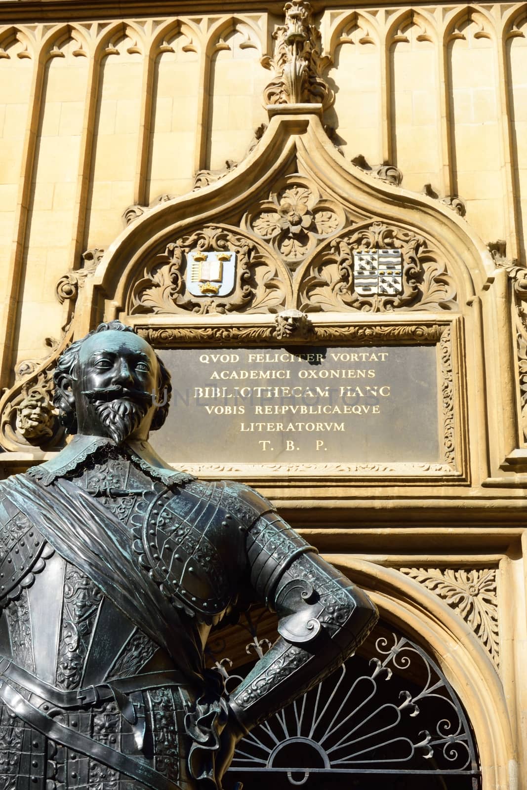 Statue of Earl of Pembroke Bodleian library