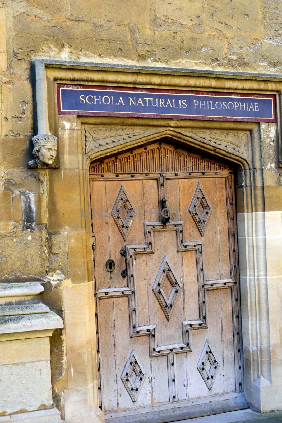 Door to bodleian  library by pauws99