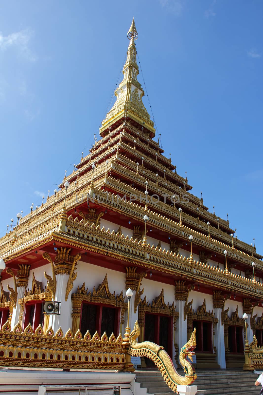 Pagoda Phra Mahathat Kaen Nakhon by liewluck