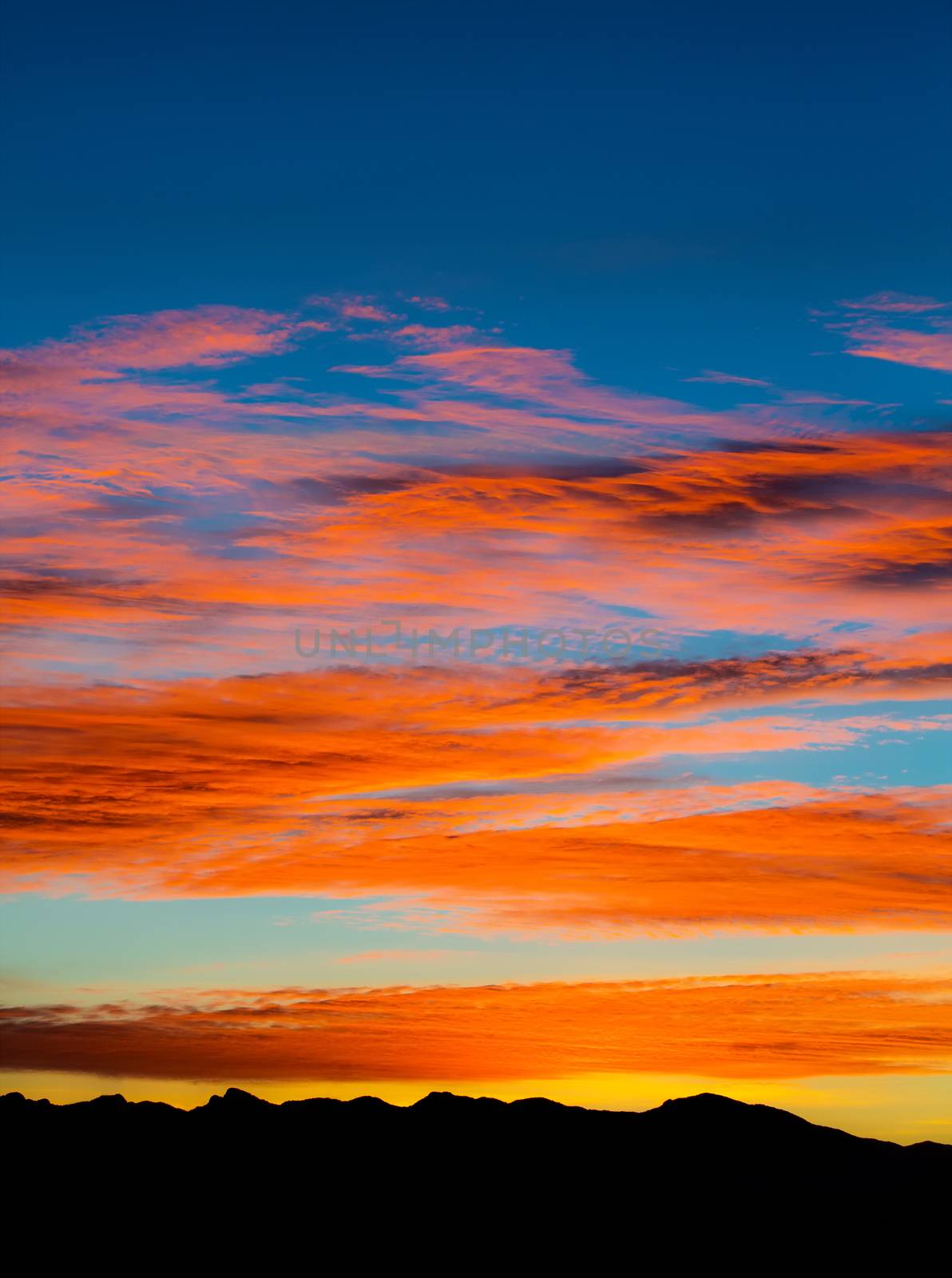 Beautiful Arizona sunset and mountains on horizon