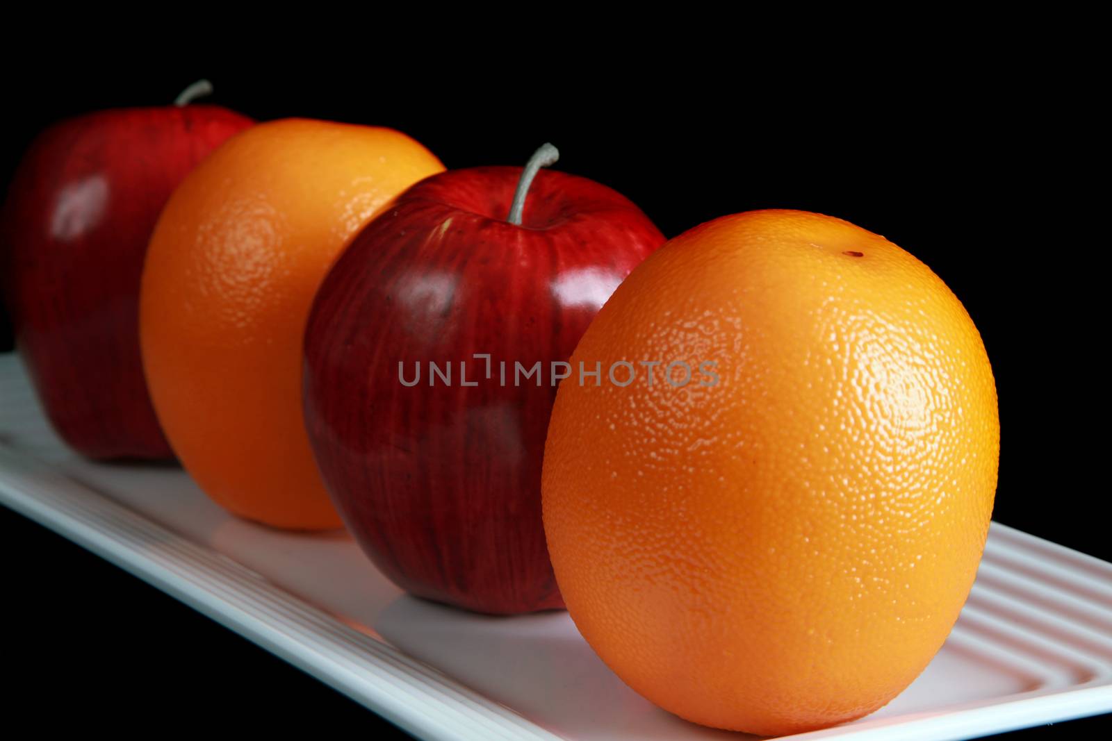 Apples and oranges in a line. by jimmartin