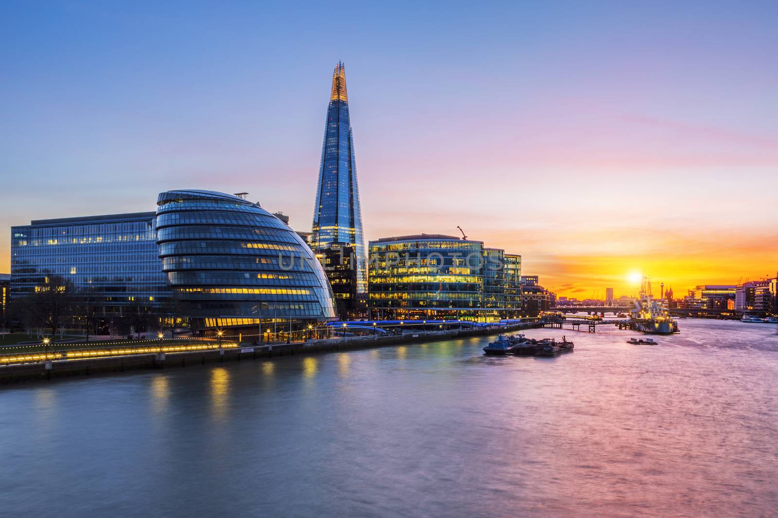 New London city hall at sunset by vwalakte