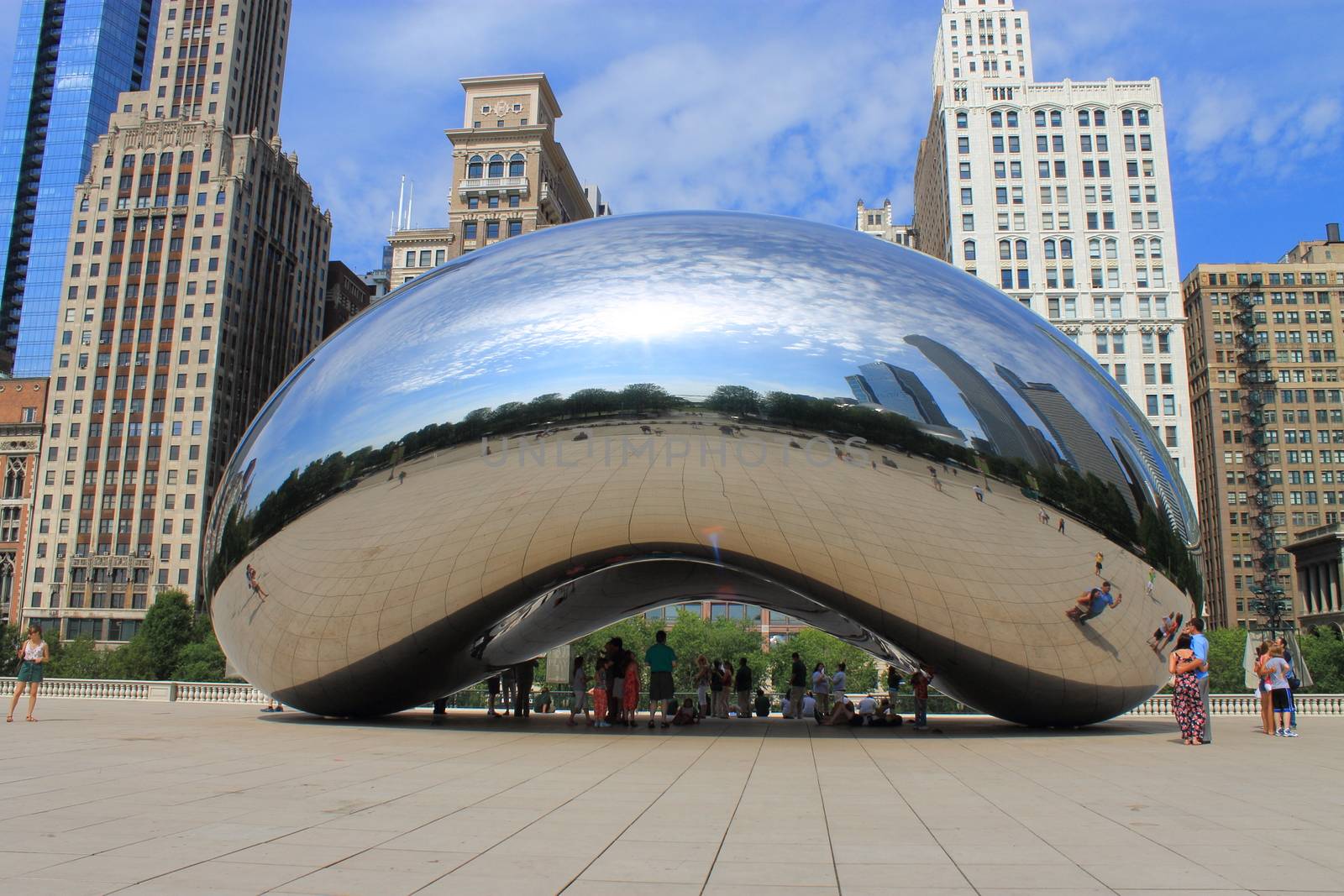 Chicago Cloud Gate sculpture in Millennium Park, known as the Bean.