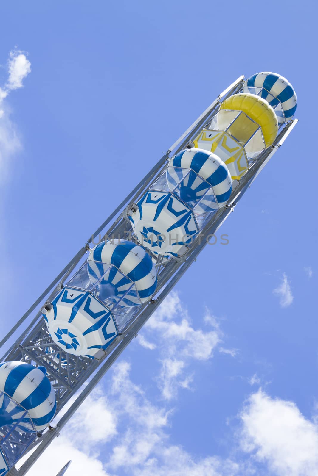 Giant ferris wheel against blue sky and white cloud