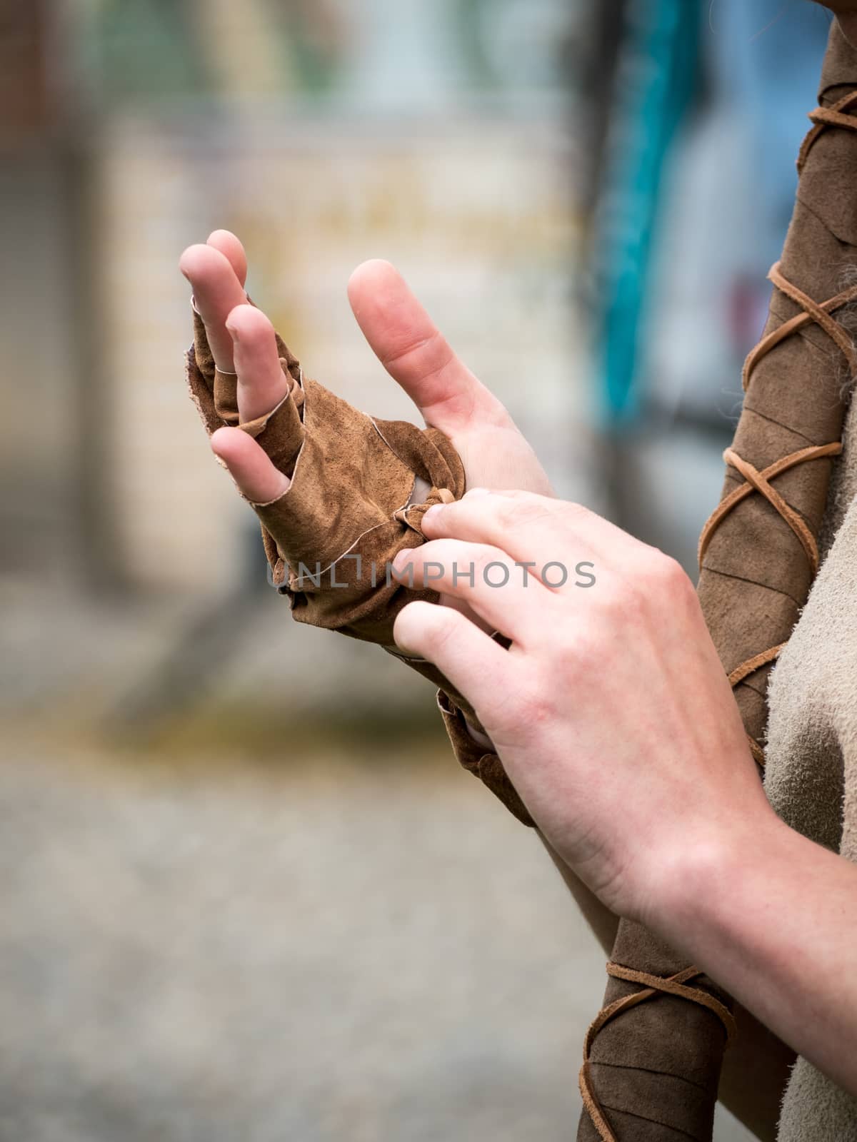 hand leather archers bands in medieval enironment