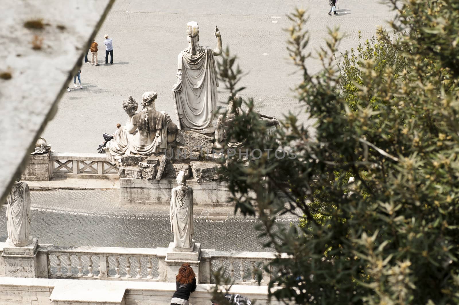 statue of the goddess Rome socket shoulder shooting through the columns.