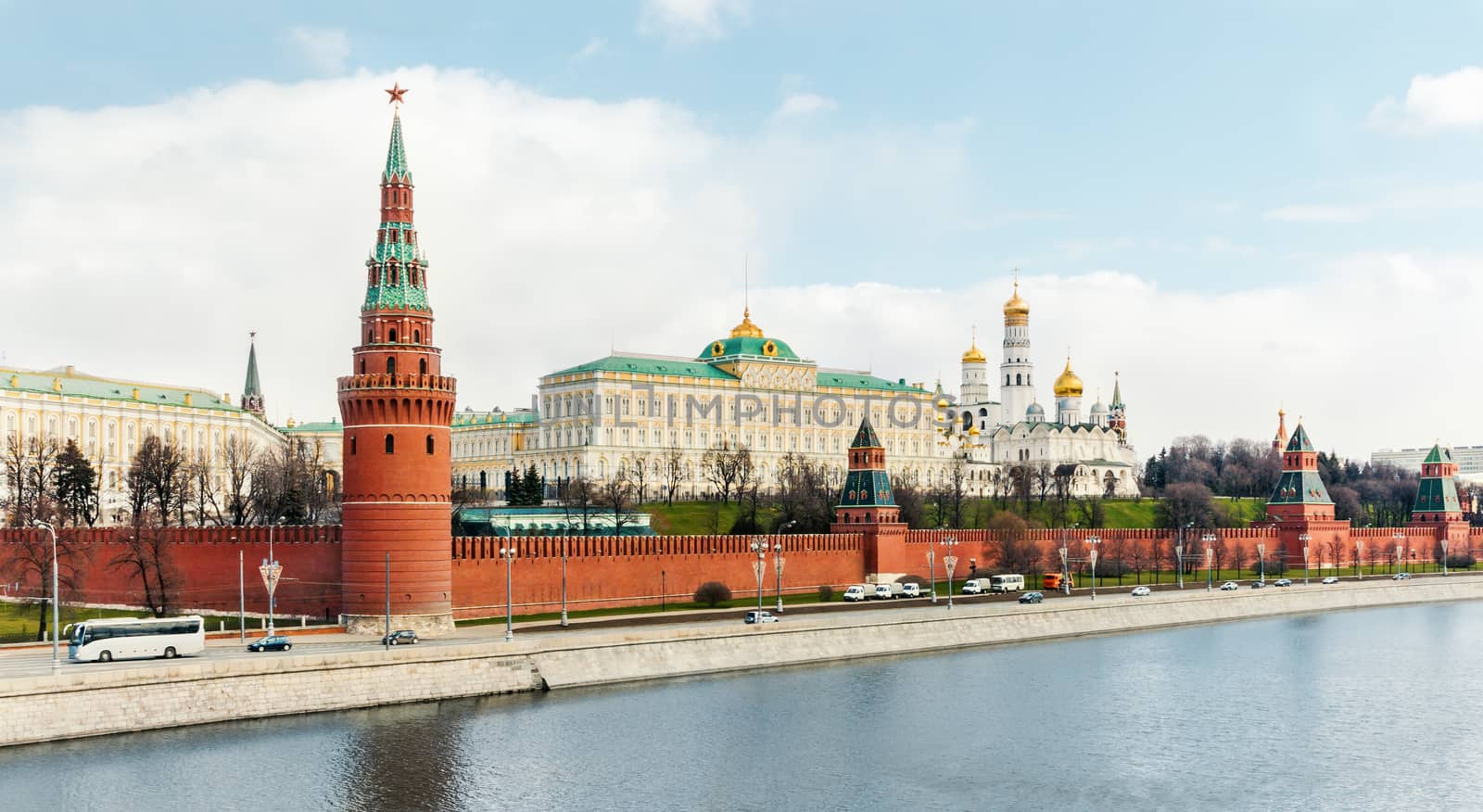Moscow Kremlin by zeffss