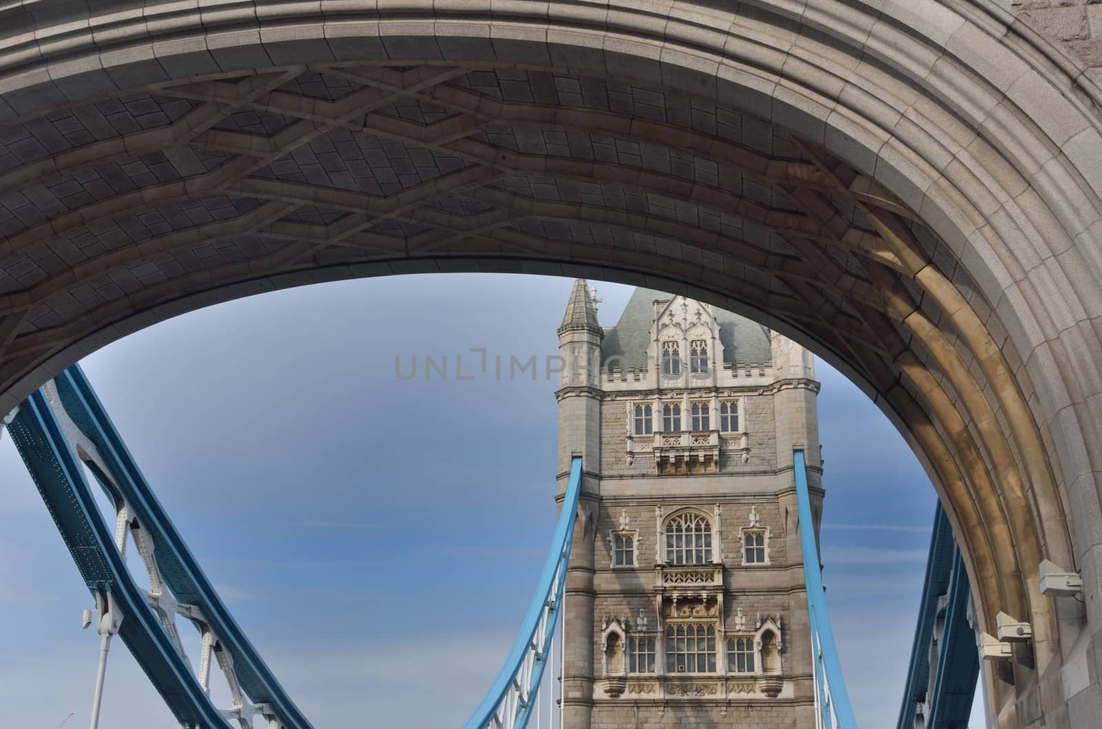 Tower Bridge through arch by pauws99