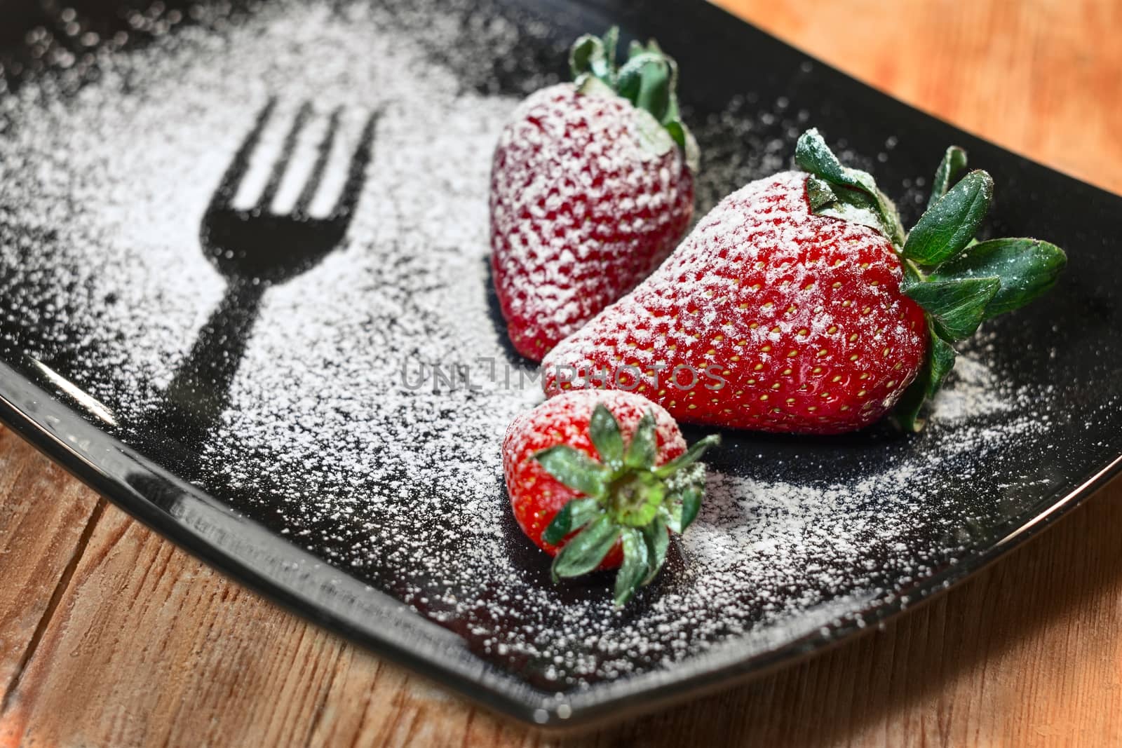 Strawberries with sugar by EnzoArt