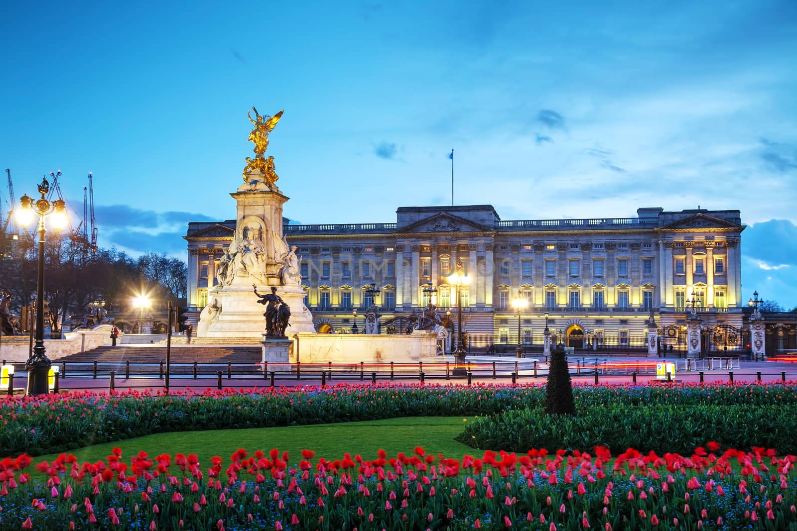 Buckingham palace in London, Great Britain by AndreyKr