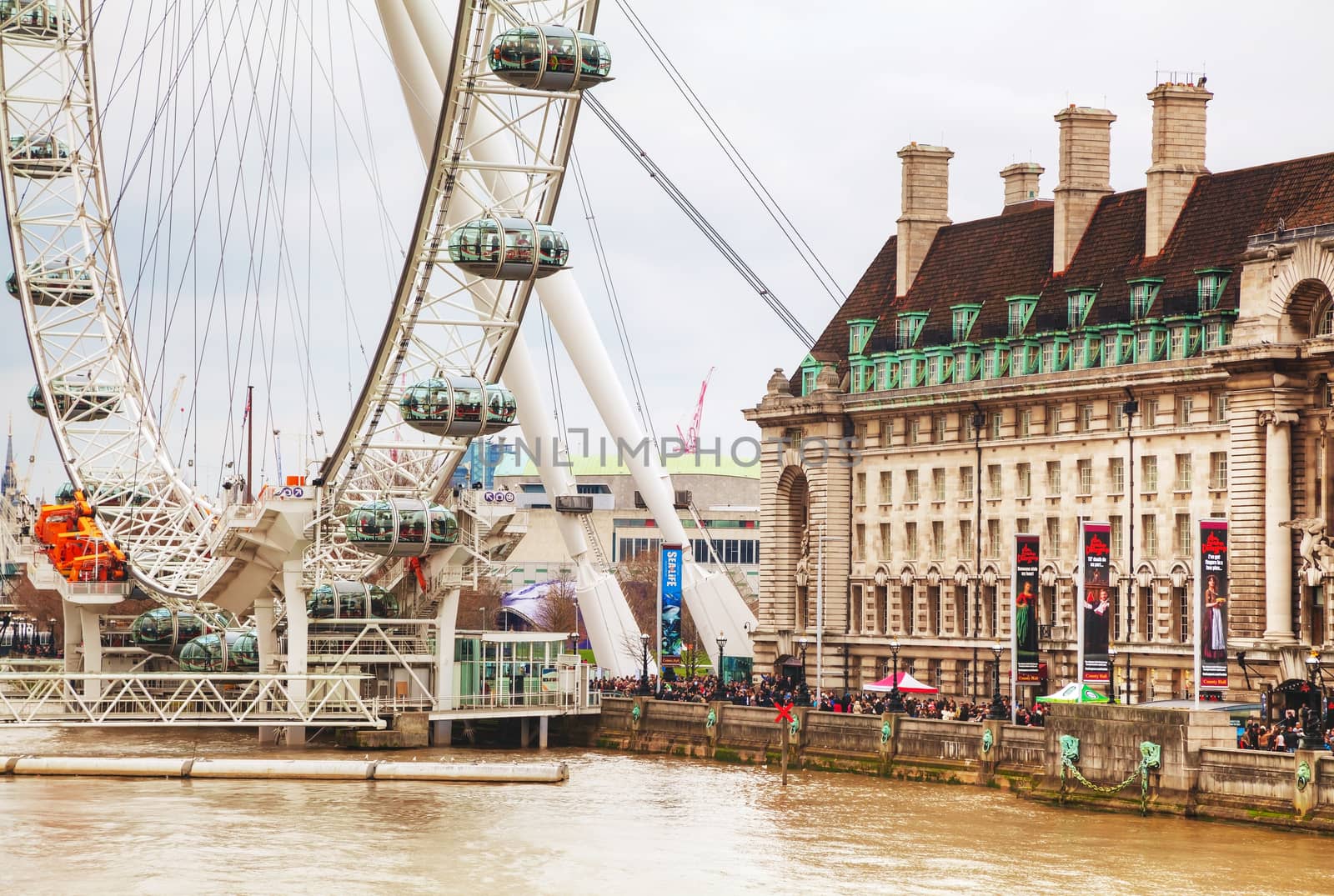 LONDON - APRIL 4: The London Eye Ferris wheel on April 4, 2015 in London, UK. The entire structure is 135 metres tall and the wheel has a diameter of 120 metres.