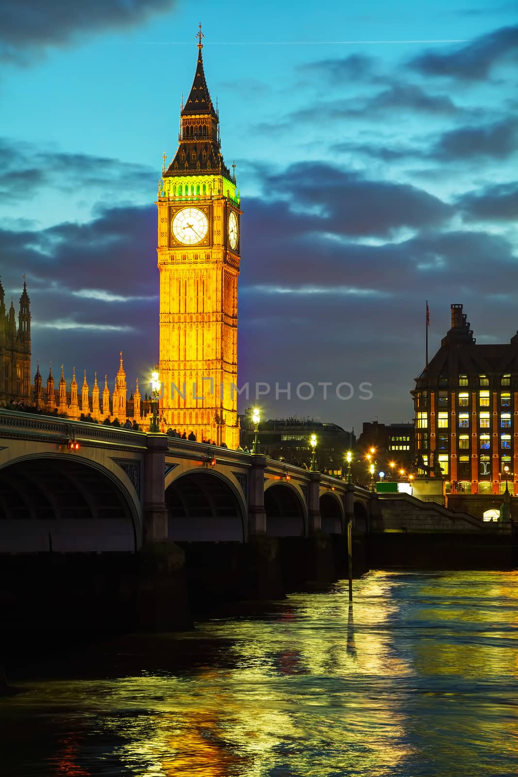 Overview of London with the Elizabeth Tower by AndreyKr