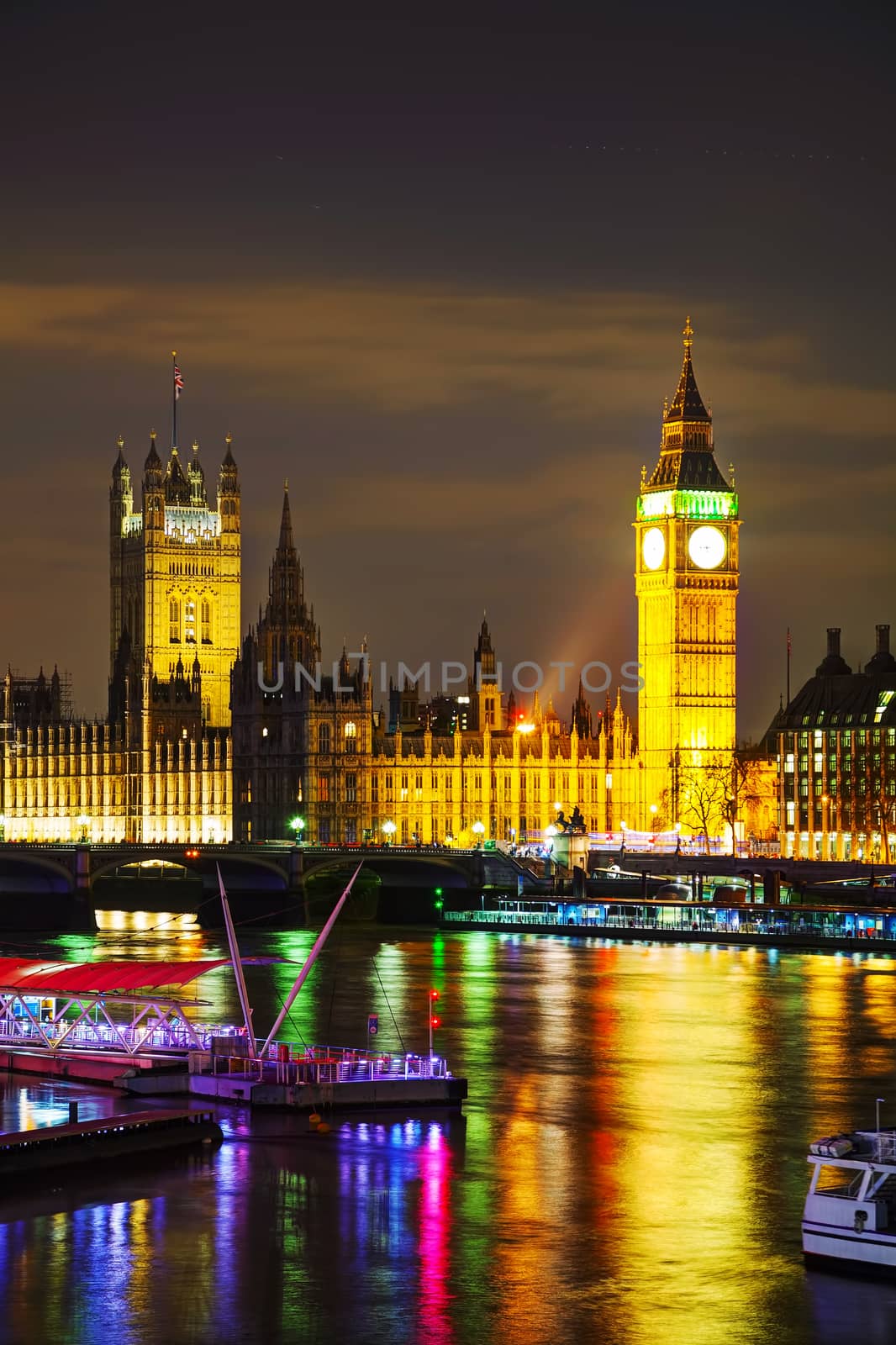 Overview of London with the Elizabeth Tower and Houses of Parliament