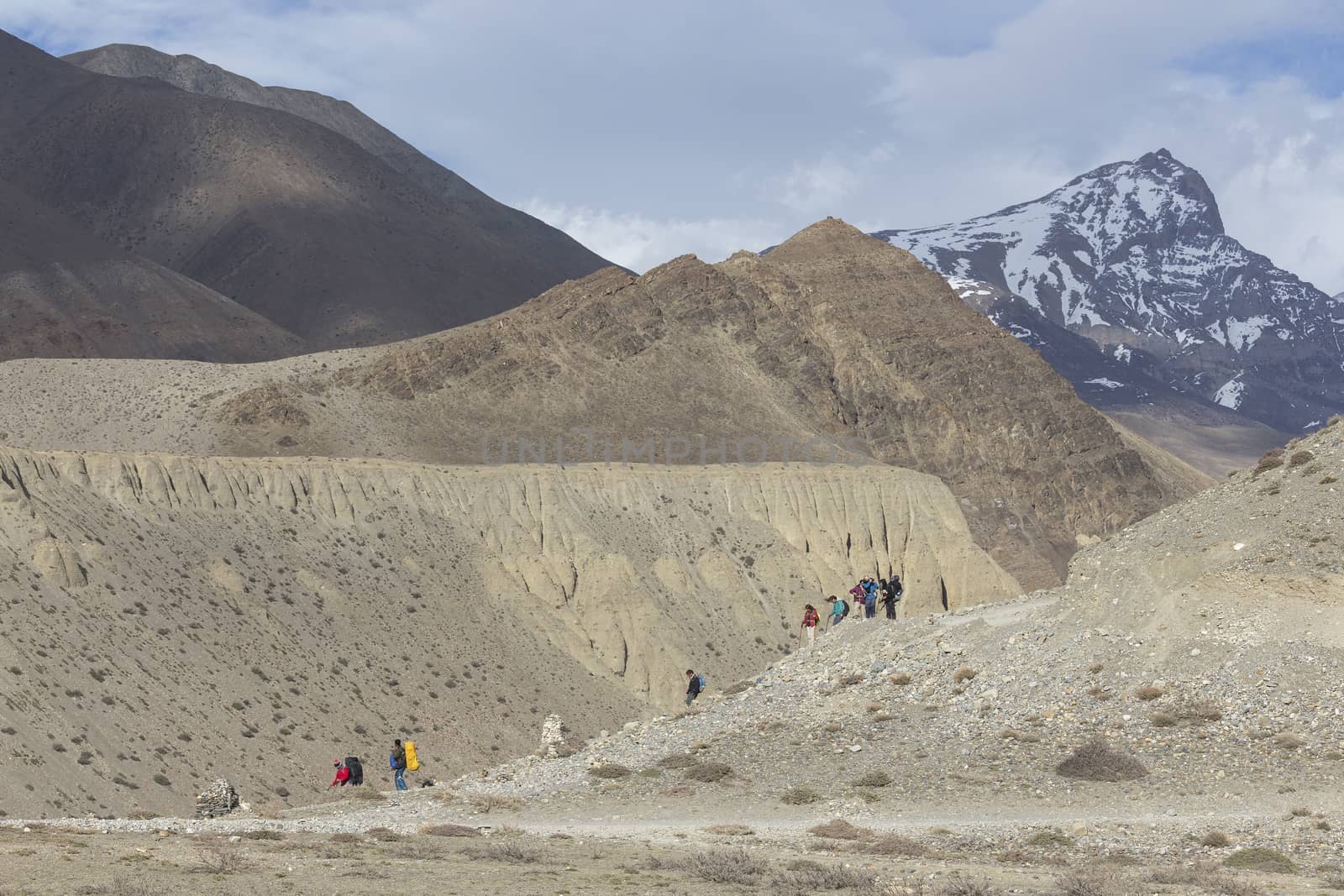 Trekker do trekking in Annapurna Circuit, west Nepal