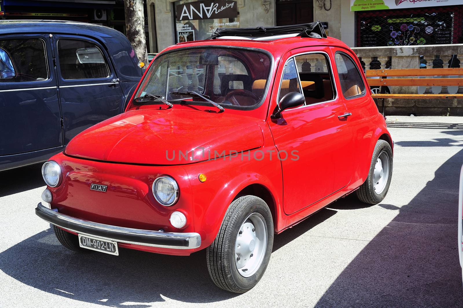 Fiat 500 red by gillespaire