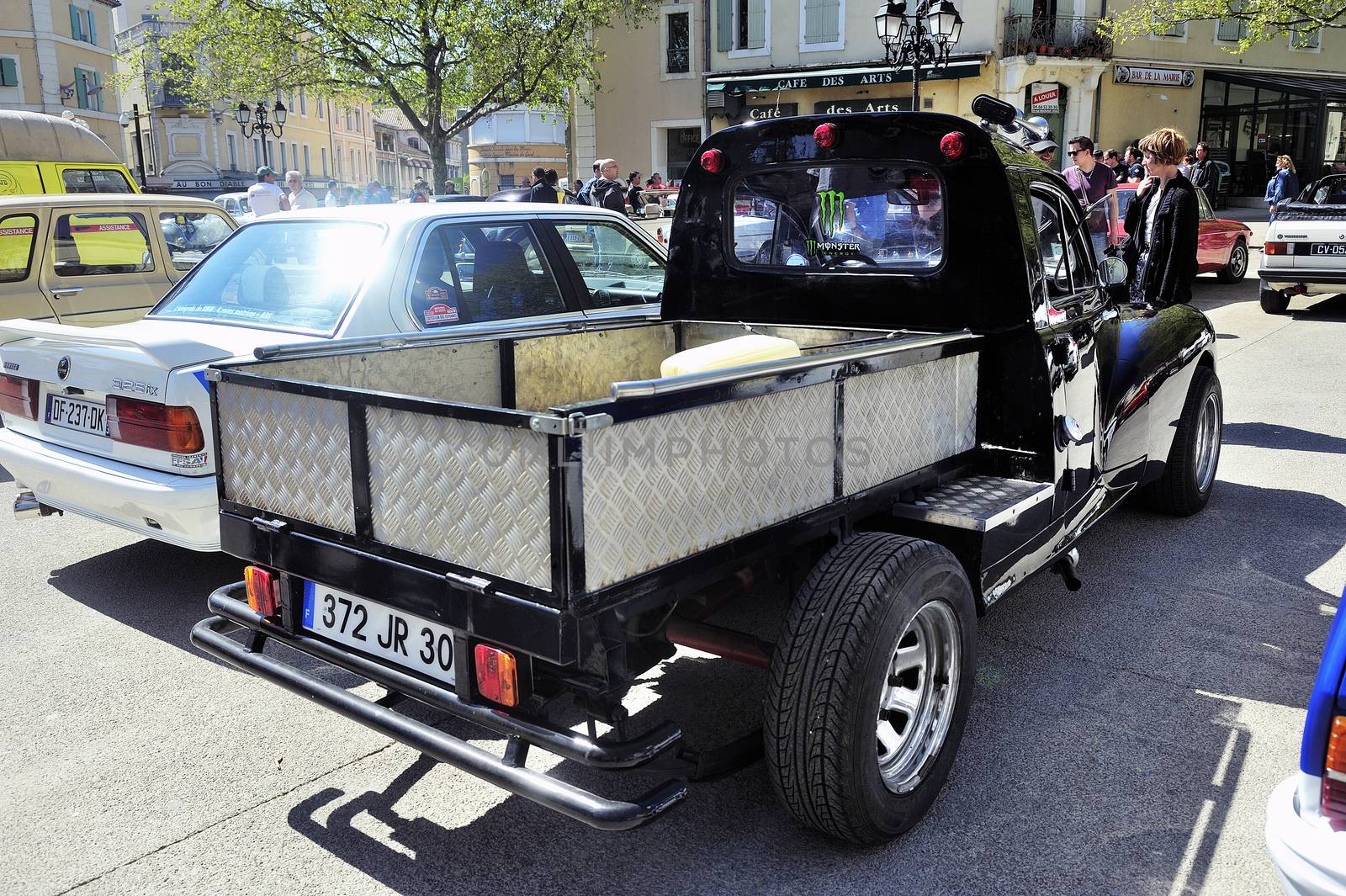 Old Peugeot 403 renovated and modified by gillespaire