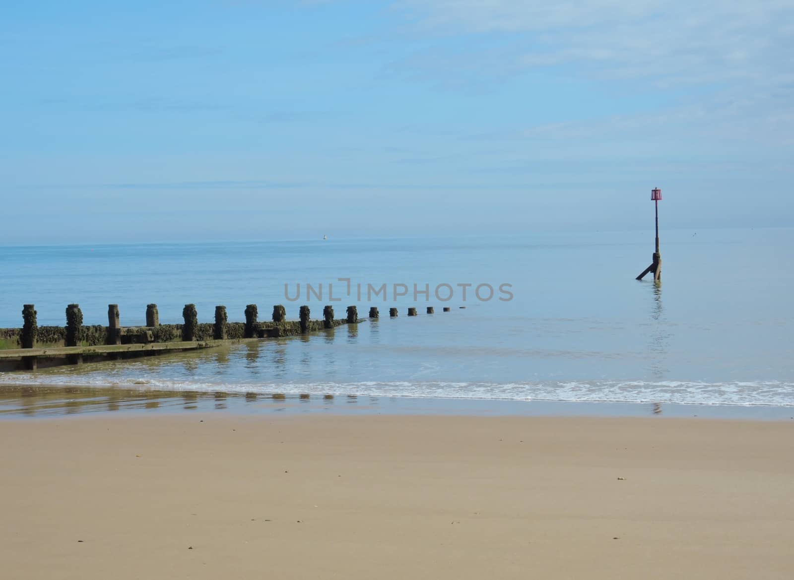 Hornsea Beach. by paulst