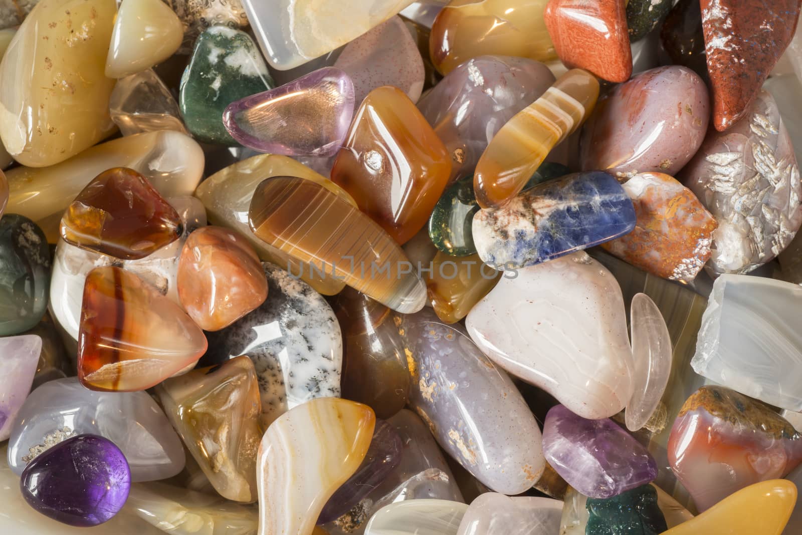 Polished gravel, glassy river stones by Tofotografie