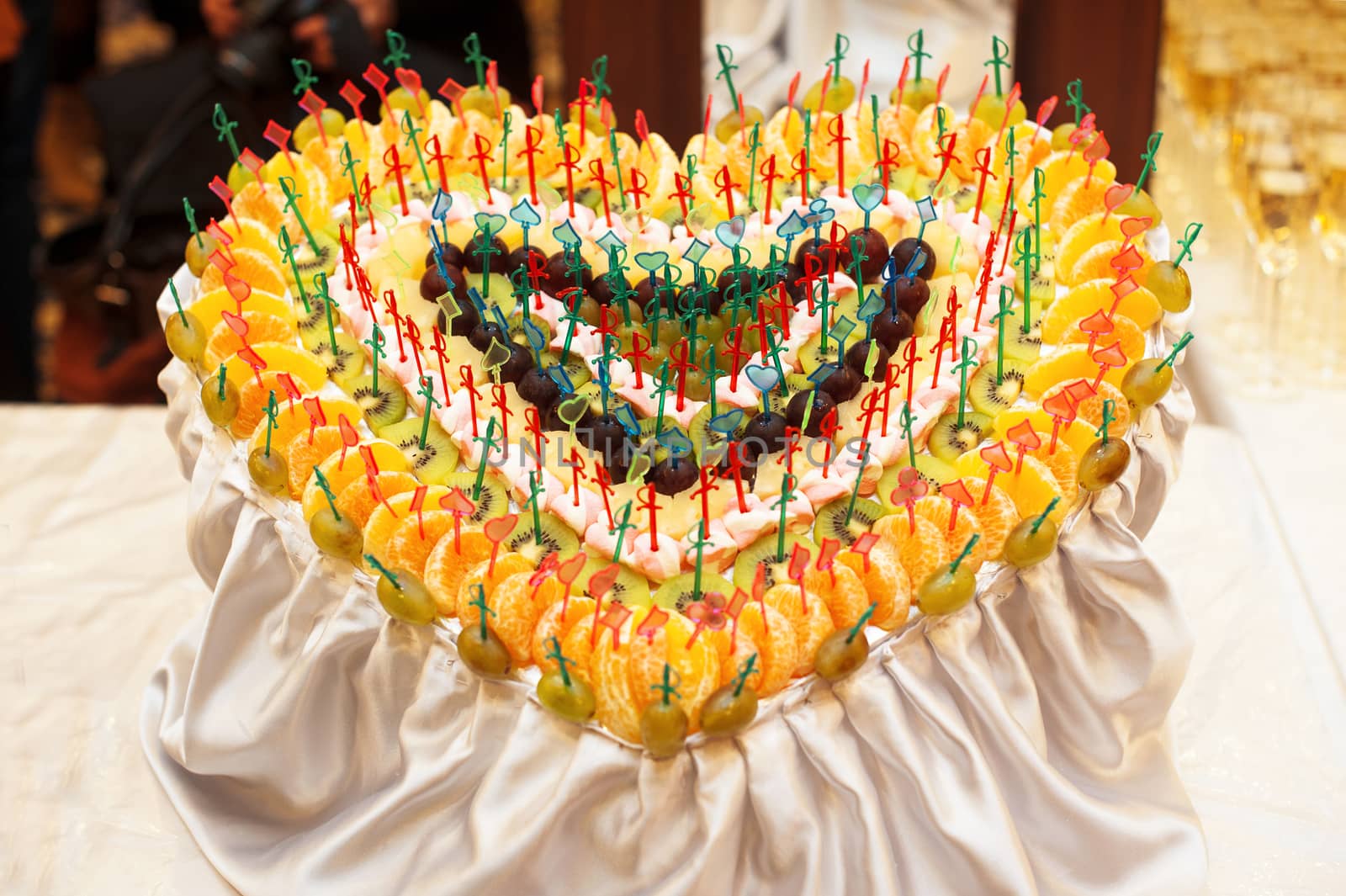 The composition of the fruit in the form of heart.