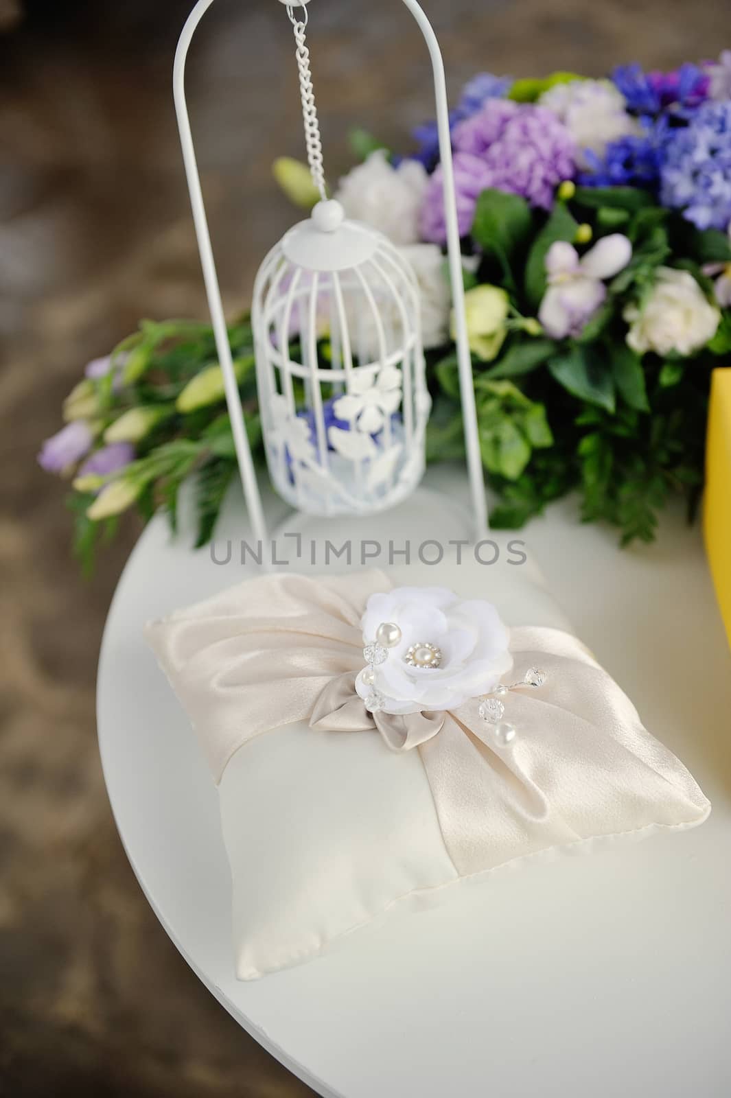 beautiful wedding decor for ceremony by timonko