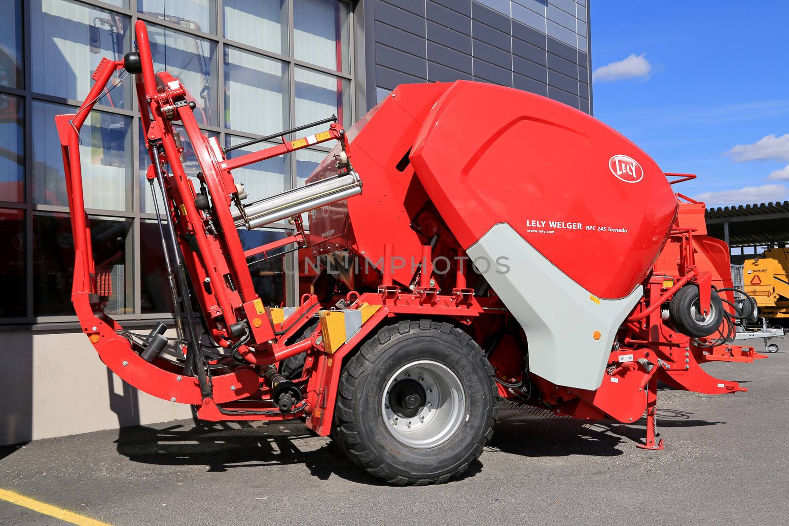 Lely Welger RPC 245 Tornado Baler Wrapper Combination Machine by Tainas