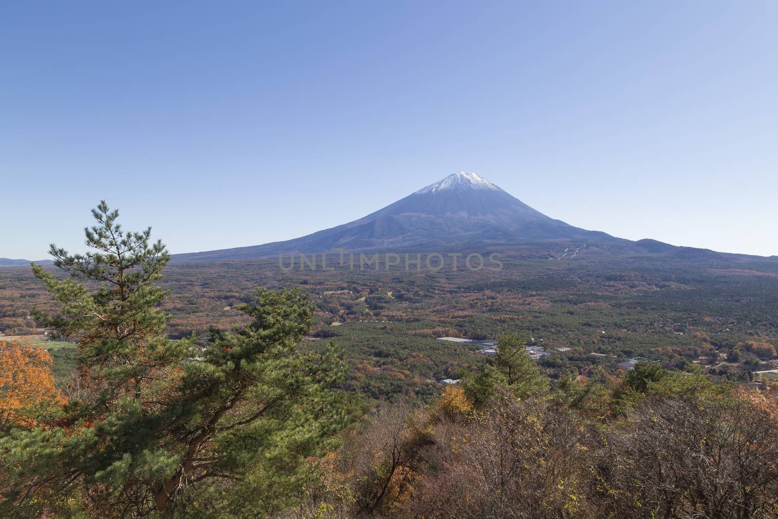 This photo was shot from the area around Mt.Fuji in Autumn. It is time to start snow cap on the top of Mt.Fuji. There are 5 lake around Mt.Fuji. This is shot from Mt.Koyodai.