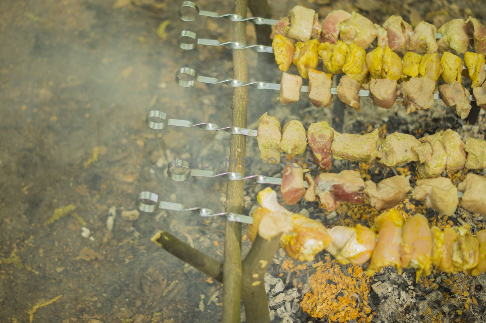 Process of preparation of a shish kebab, from uncooked to the cooked